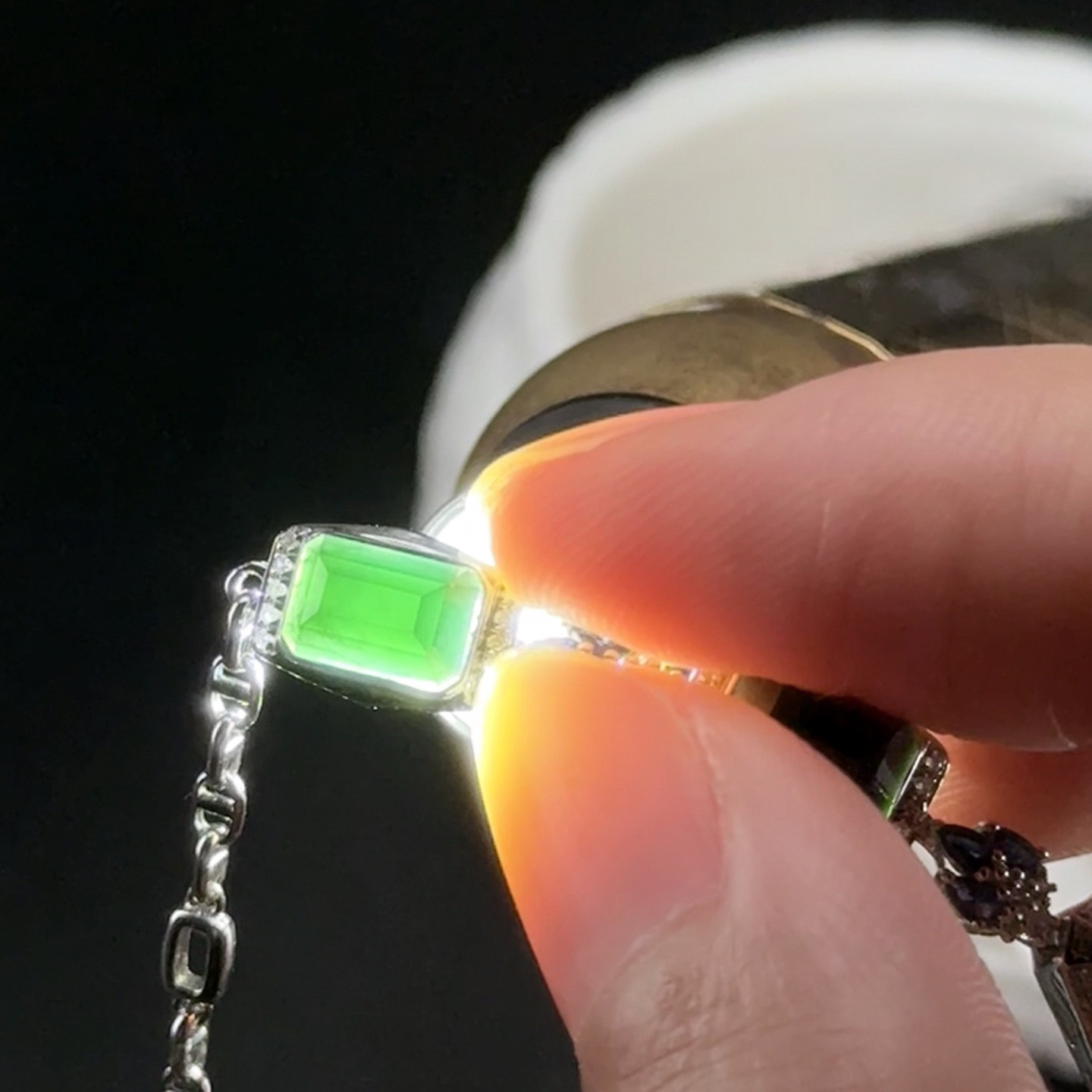 精品18k墨翠项链 种好色正 黑度极好 打灯通透 油性十足  尺寸10.5