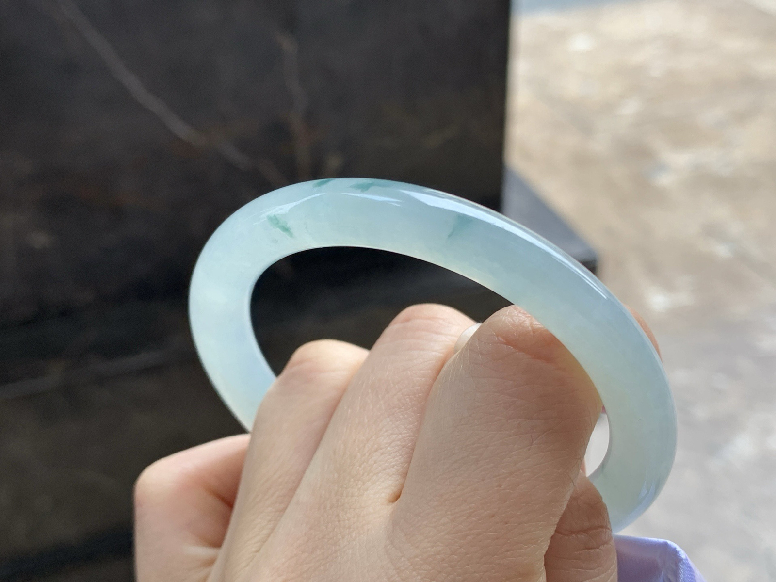 54.5-8.4

冰飘花圆条手镯^_^水润清新