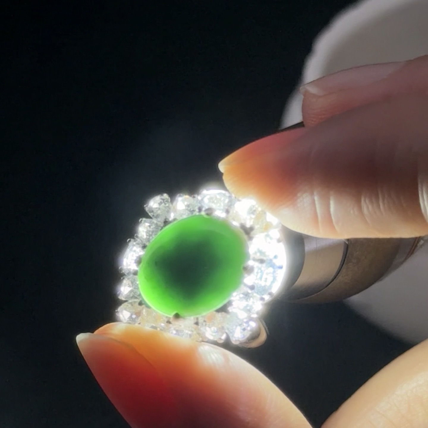 精品18k墨翠女戒 种好色正 黑度极好 打灯通透 油性十足  尺寸20.3