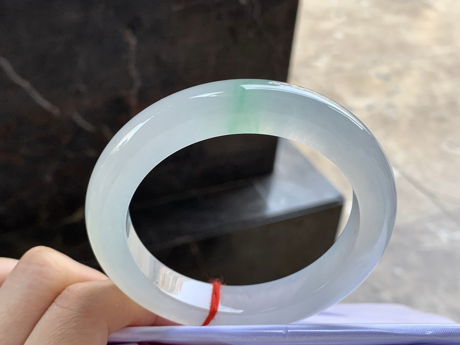 59-12-10

冰种飘绿手镯^_^种水冰透