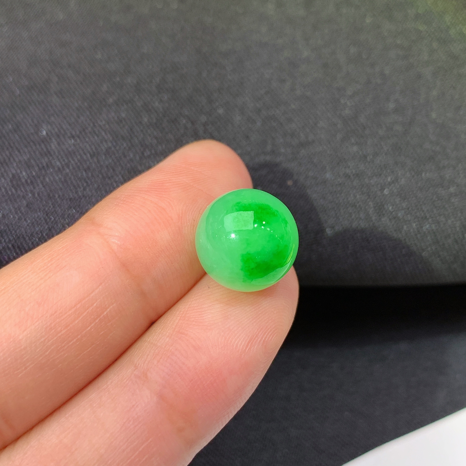 飘绿圆珠，镶嵌佳品，冰润细腻，种水足，Be 尺寸11