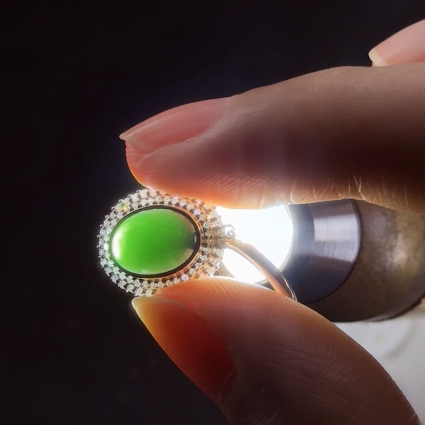 18k墨翠蛋面耳坠 满钻豪镶 打灯通透 油性十足 尺寸14.1