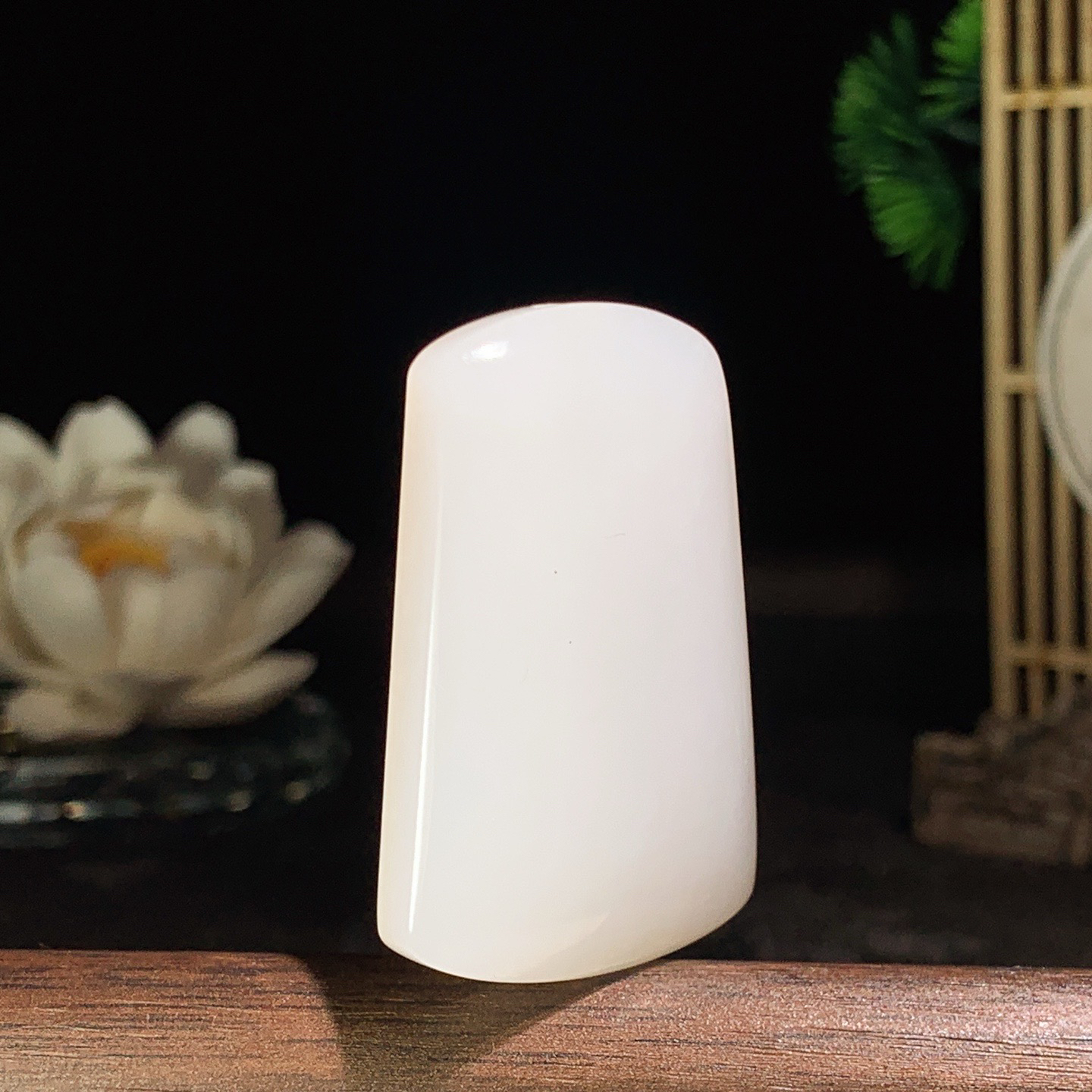 和田玉羊脂白玉平安无事牌挂件。尺寸43/28/8重22.5克，玉质细腻油润 脂粉好，品质好！lt26