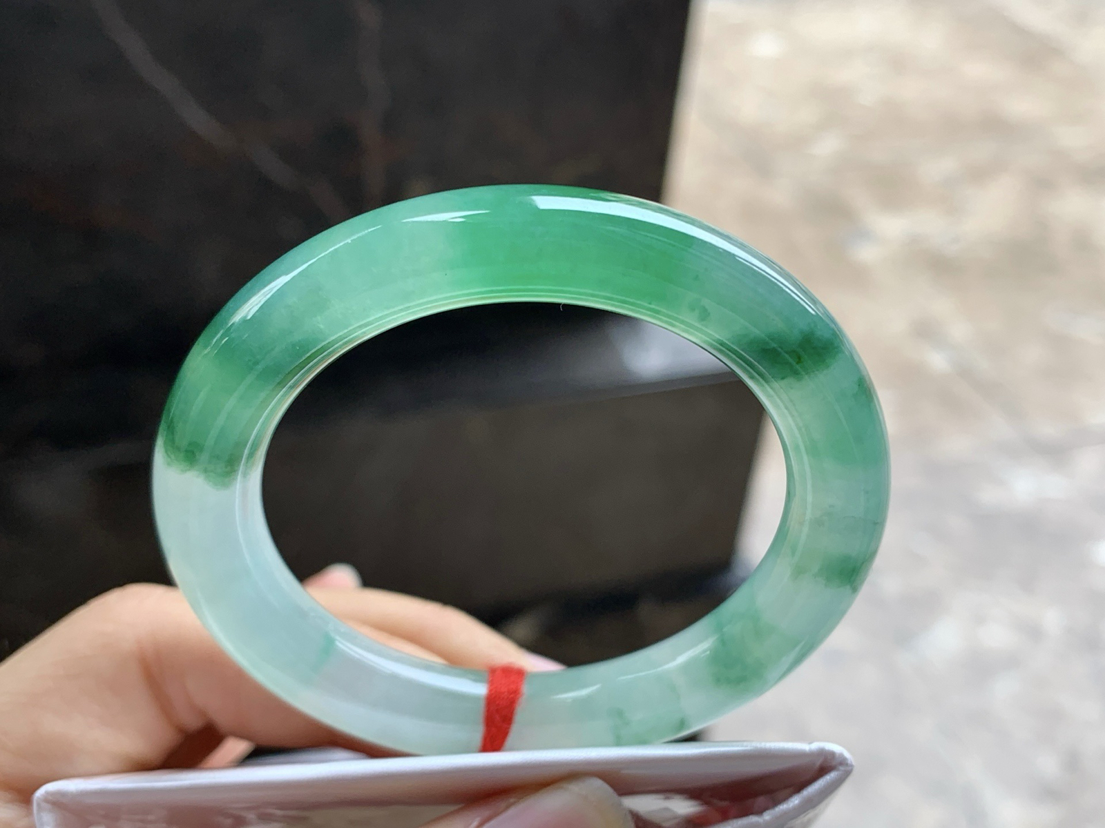 50-9.7

冰绿圆条手镯^_^种水好 鲜艳