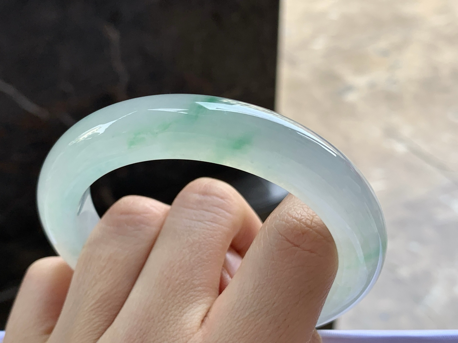 57-12-9.8

高冰飘绿手镯^_^种水好