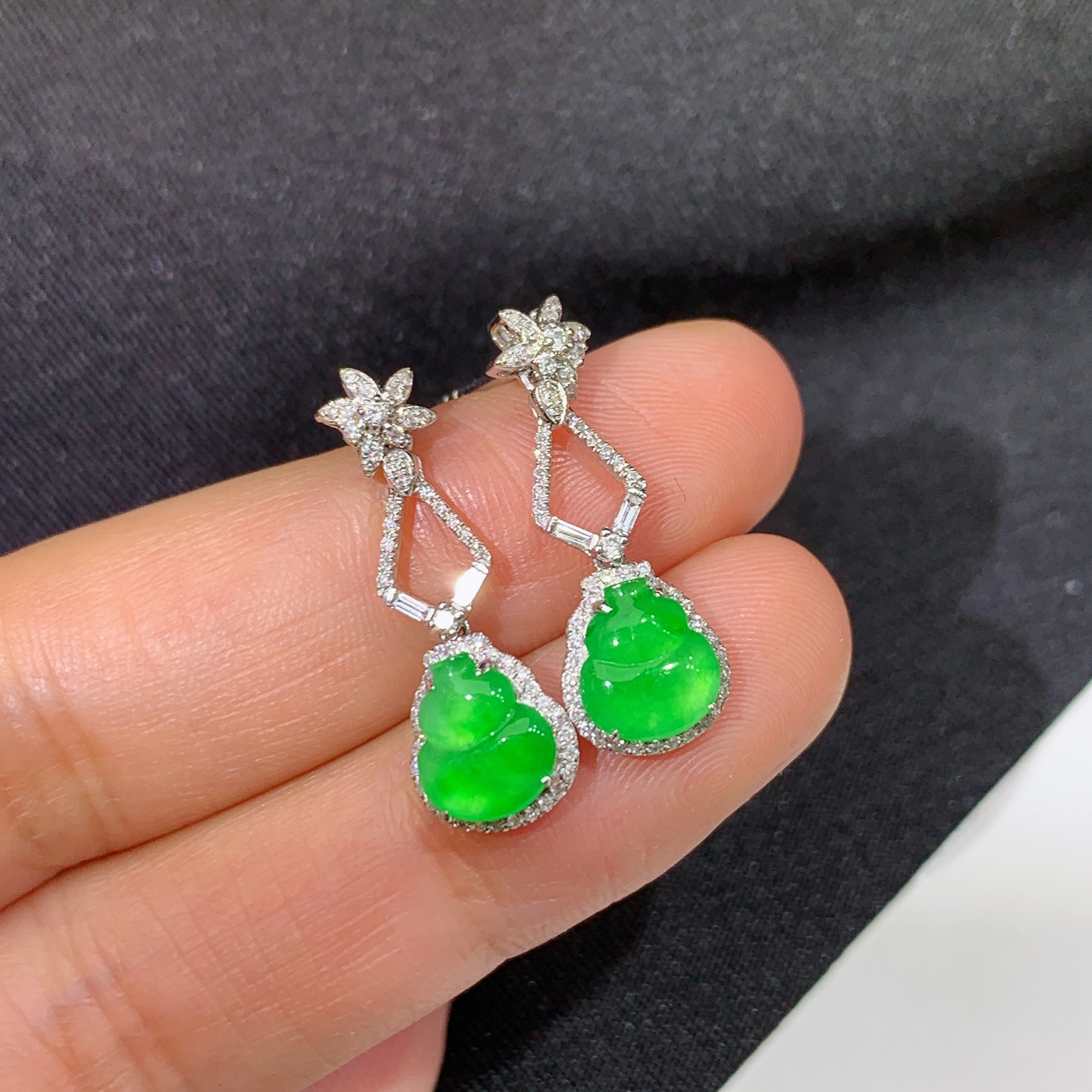 冰阳绿葫芦耳坠，18k金镶嵌，简约时尚，冰润色阳，种水足，Wx 尺寸7*6.1*2