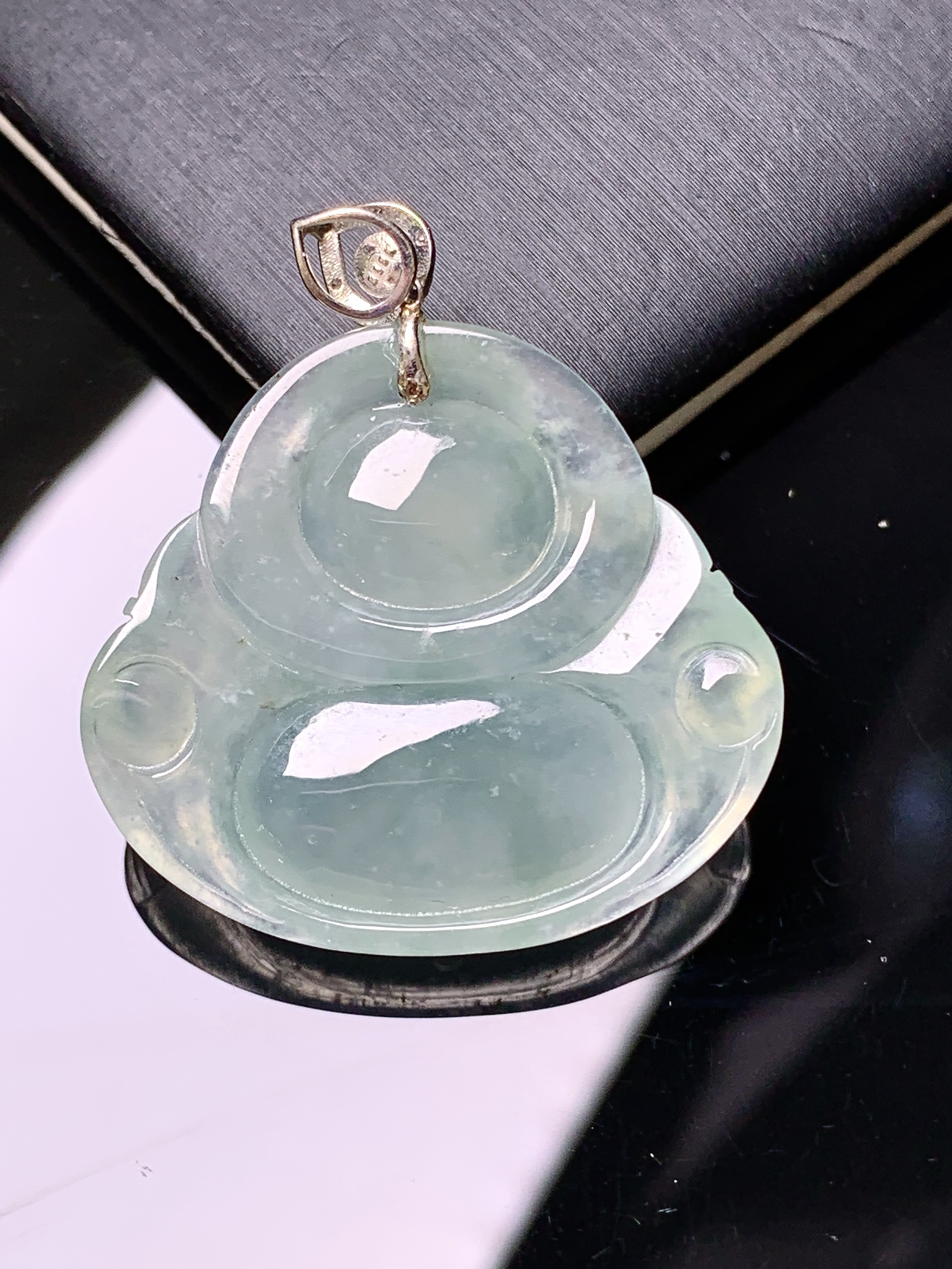 18k金镶嵌冰种佛公吊坠 玉质细腻 色泽艳丽清新 水润亮眼 整体尺寸33.5*29.5*6e1