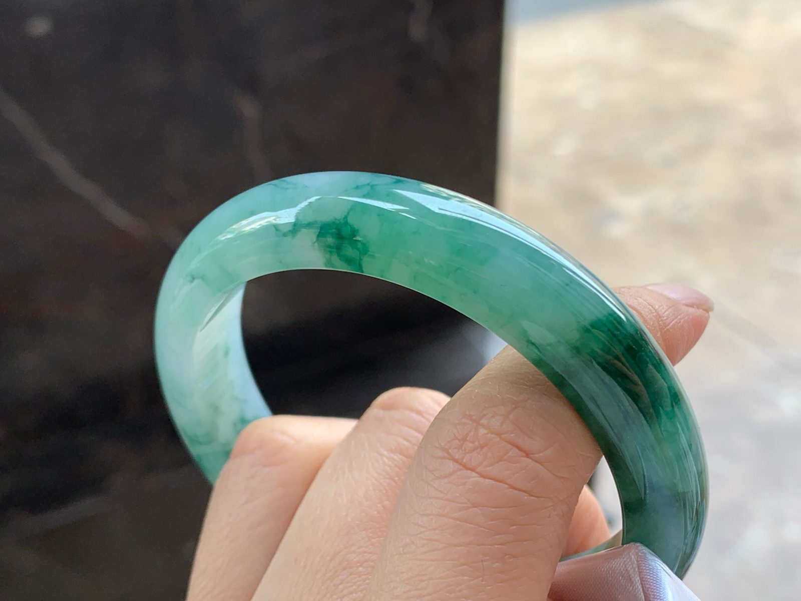 56.5-12.6-7.9

飘花手镯^_^玉质温润