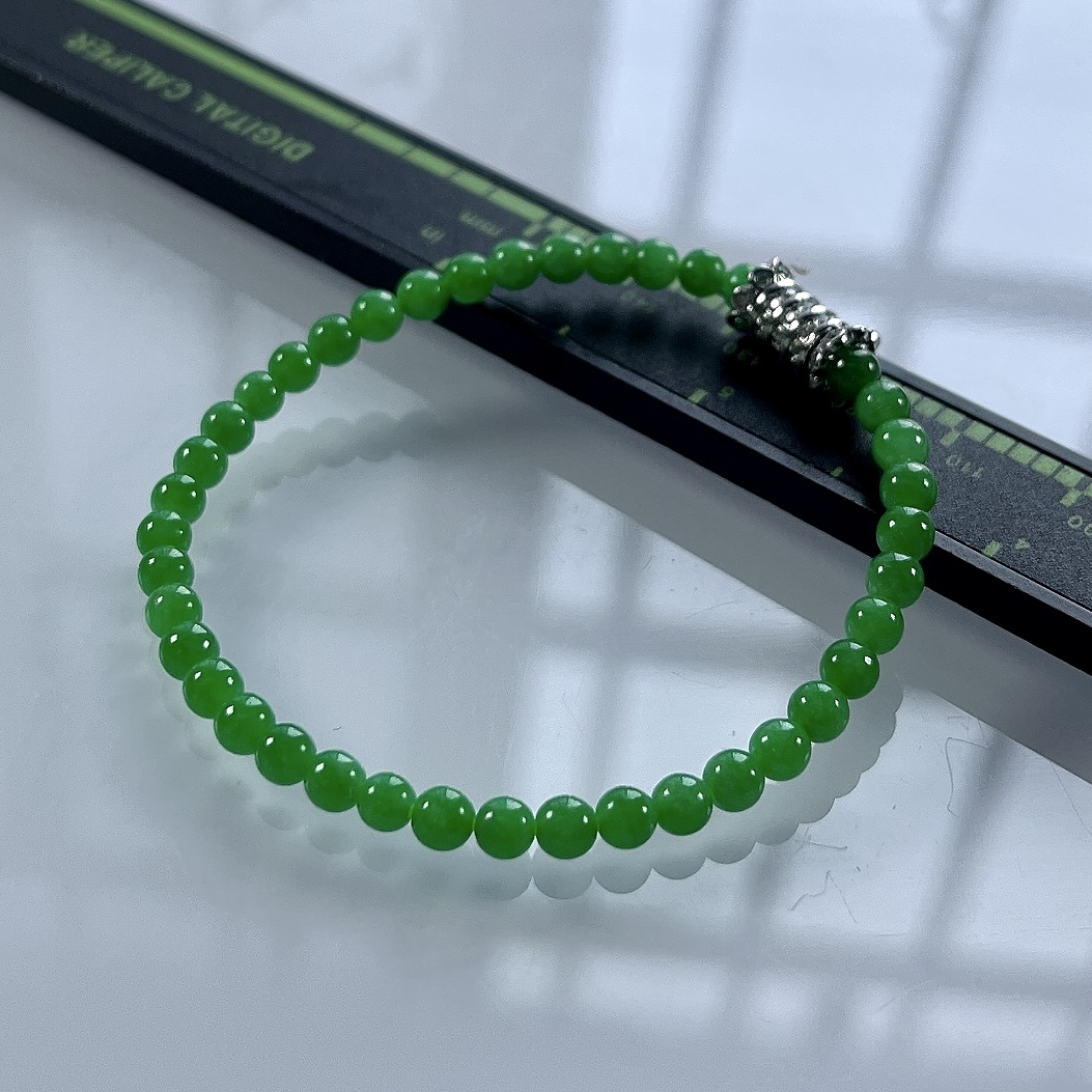 收藏级别，缅甸天然翡翠A货，卡4冰种起胶正阳绿小米珠小圆珠手串手链，尺寸：4mm/40颗，长度162mm，重量：5.77g