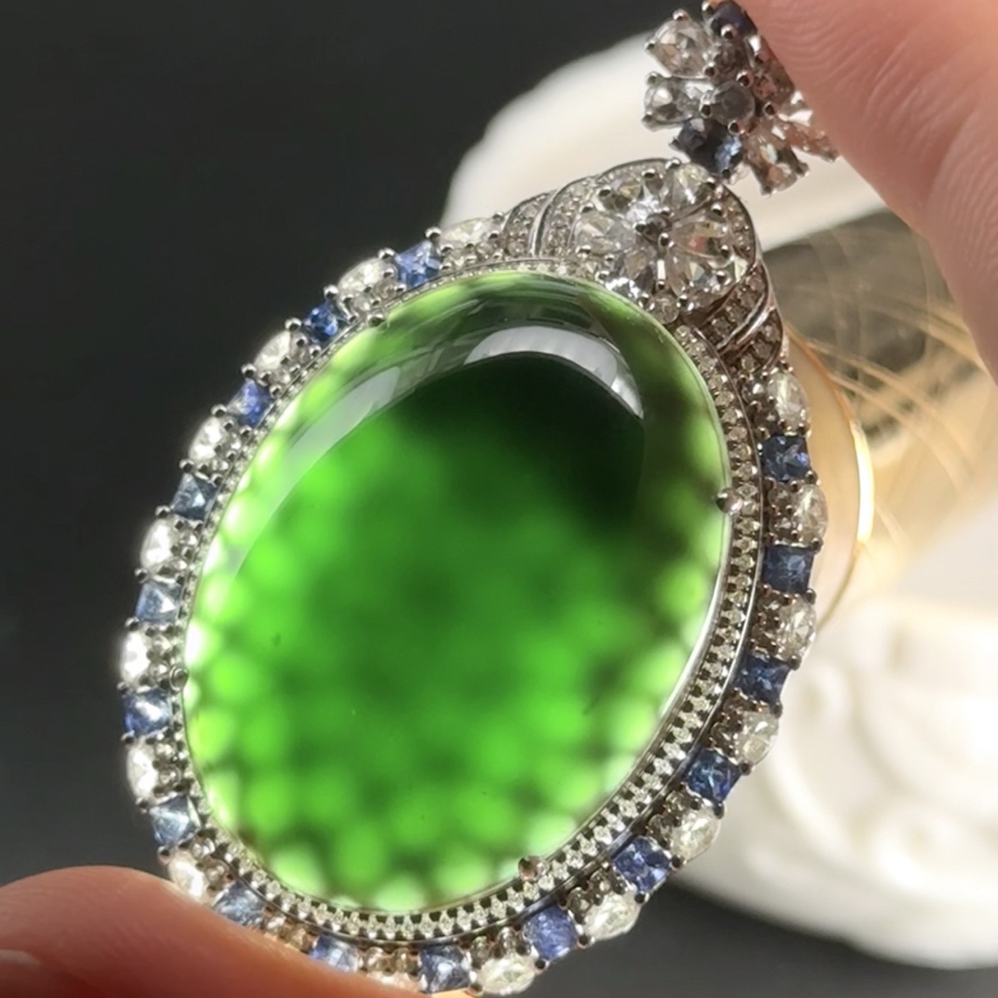 精品18k墨翠蛋面吊坠 种好色正 黑度极好 打灯通透 油性十足 尺寸49