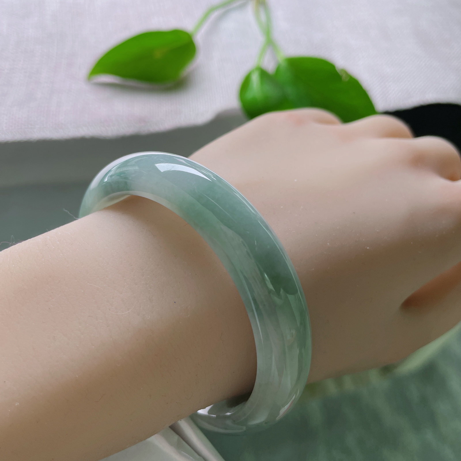 55.1/12.9/7.9飘色正圈，水润细腻，晕染意境感，一点皮纹..