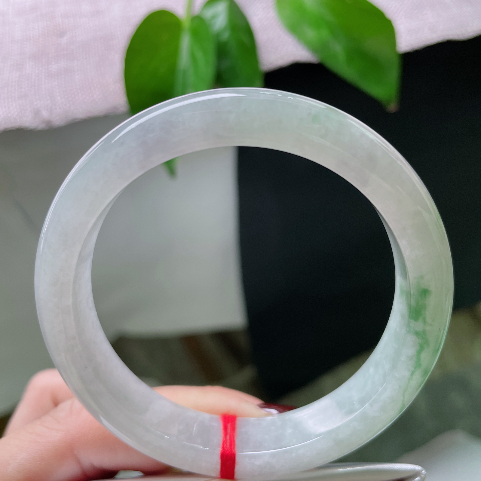 57/12.1/8.4，飘花正圈，水头好，种老，色融于底，清新化开。棉线..