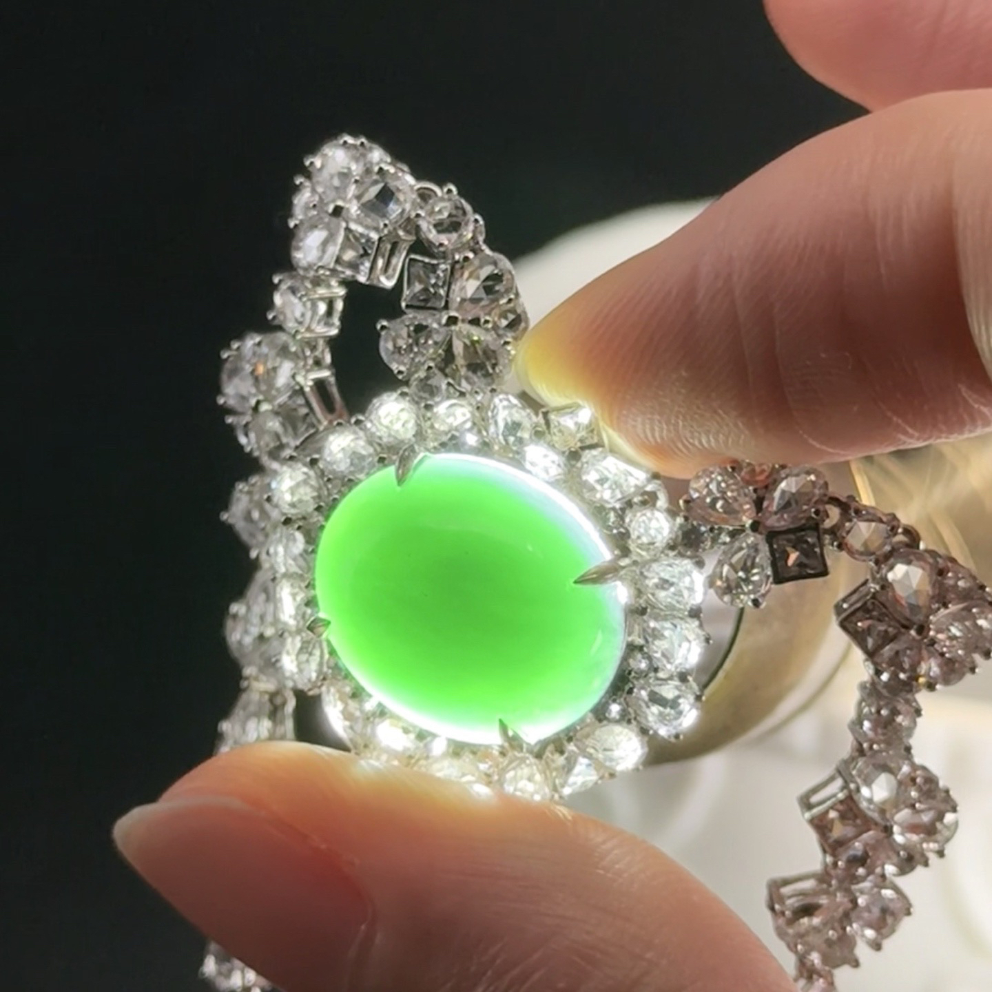 精品18k墨翠蛋面锁骨链 种好色正 重金豪镶 打灯通透 油性十足 尺寸15