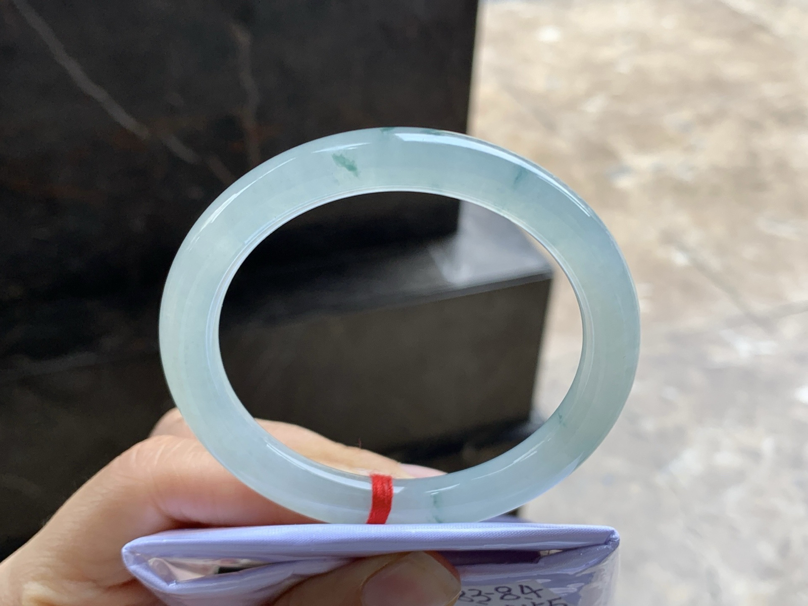 54.5-8.4

冰飘花圆条手镯^_^水润清新