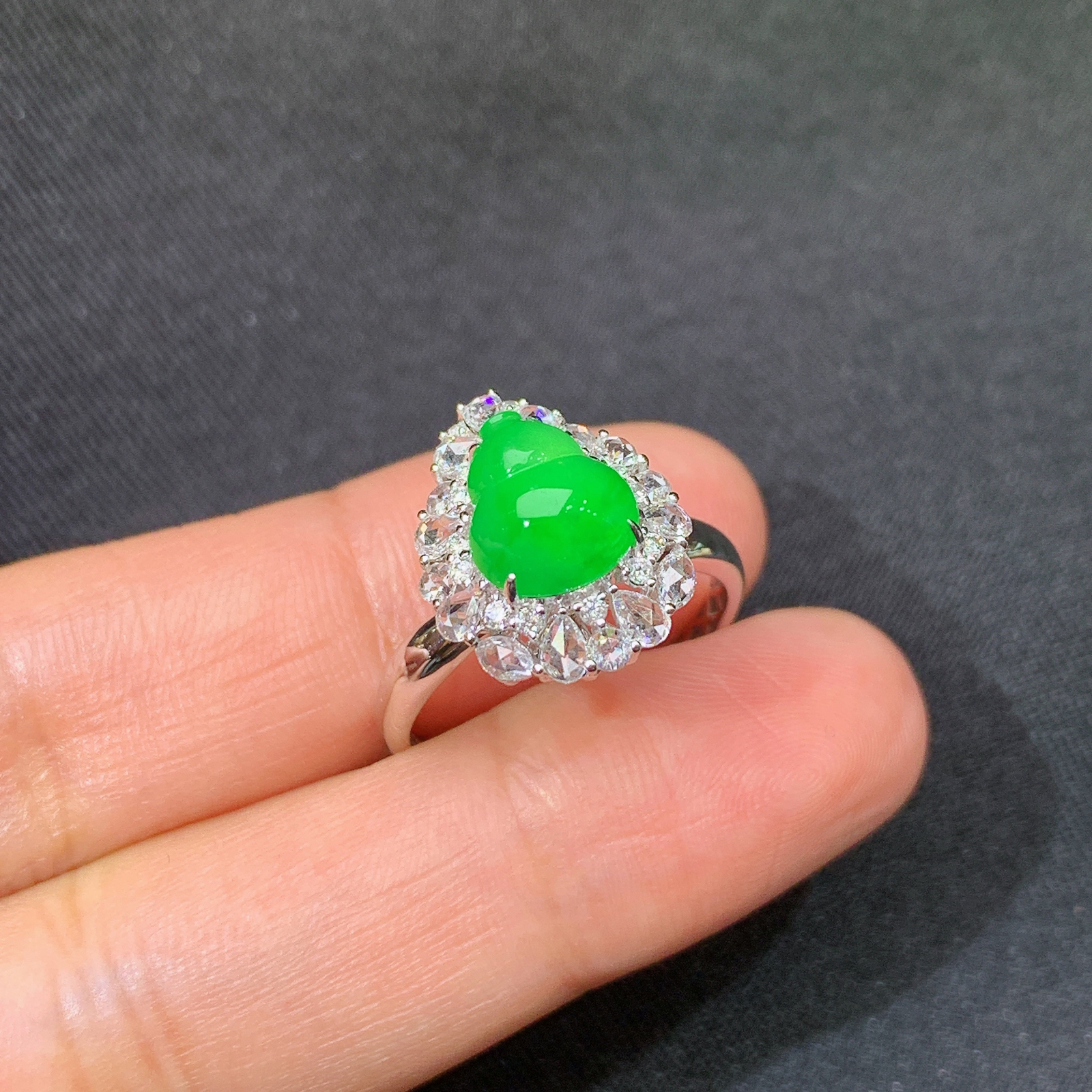 冰阳绿葫芦戒指，18k金镶嵌，简约时尚，冰润色阳，种水足，Tl 尺寸8.4*7.1*3.3