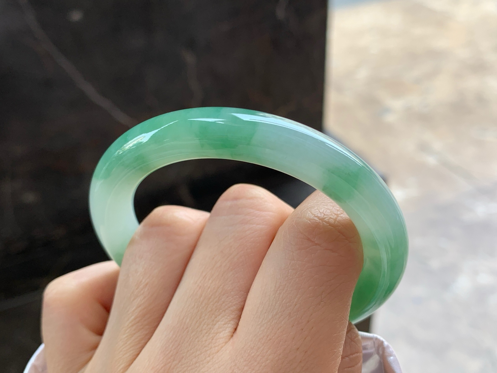 52-9.7

绿花圆条手镯^_^细腻