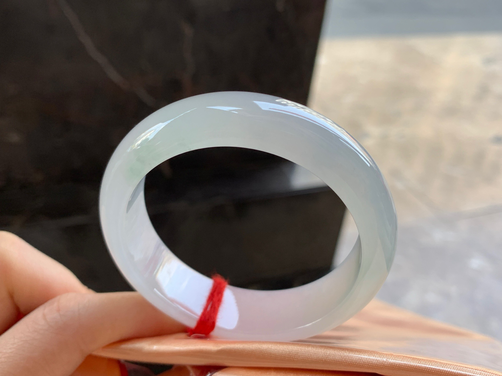 53.5-15.8-8

冰种宽版手镯^_^冰透