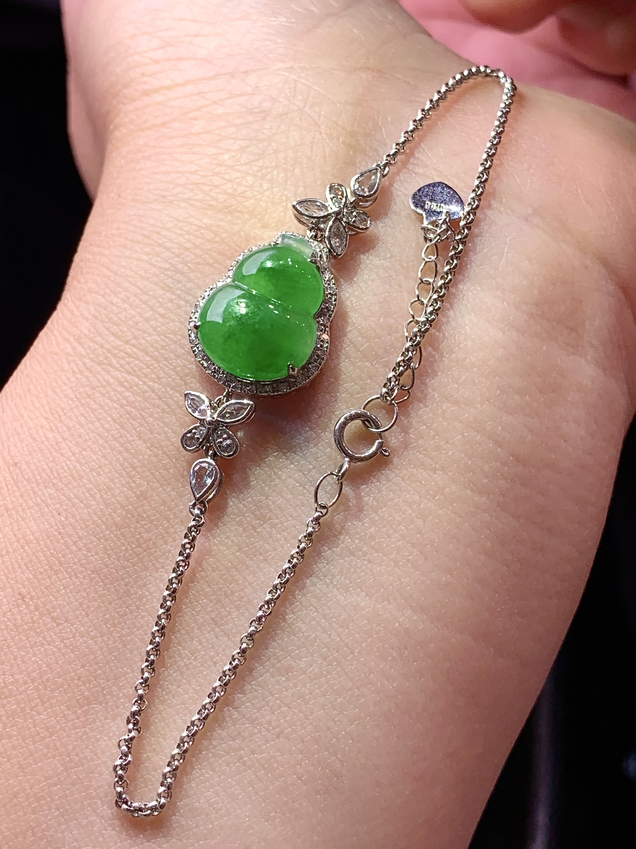 18k金钻镶嵌满绿葫芦手链 玉质细腻 色泽艳丽清新 水润亮眼 整体尺寸160*12.3*5.5c1