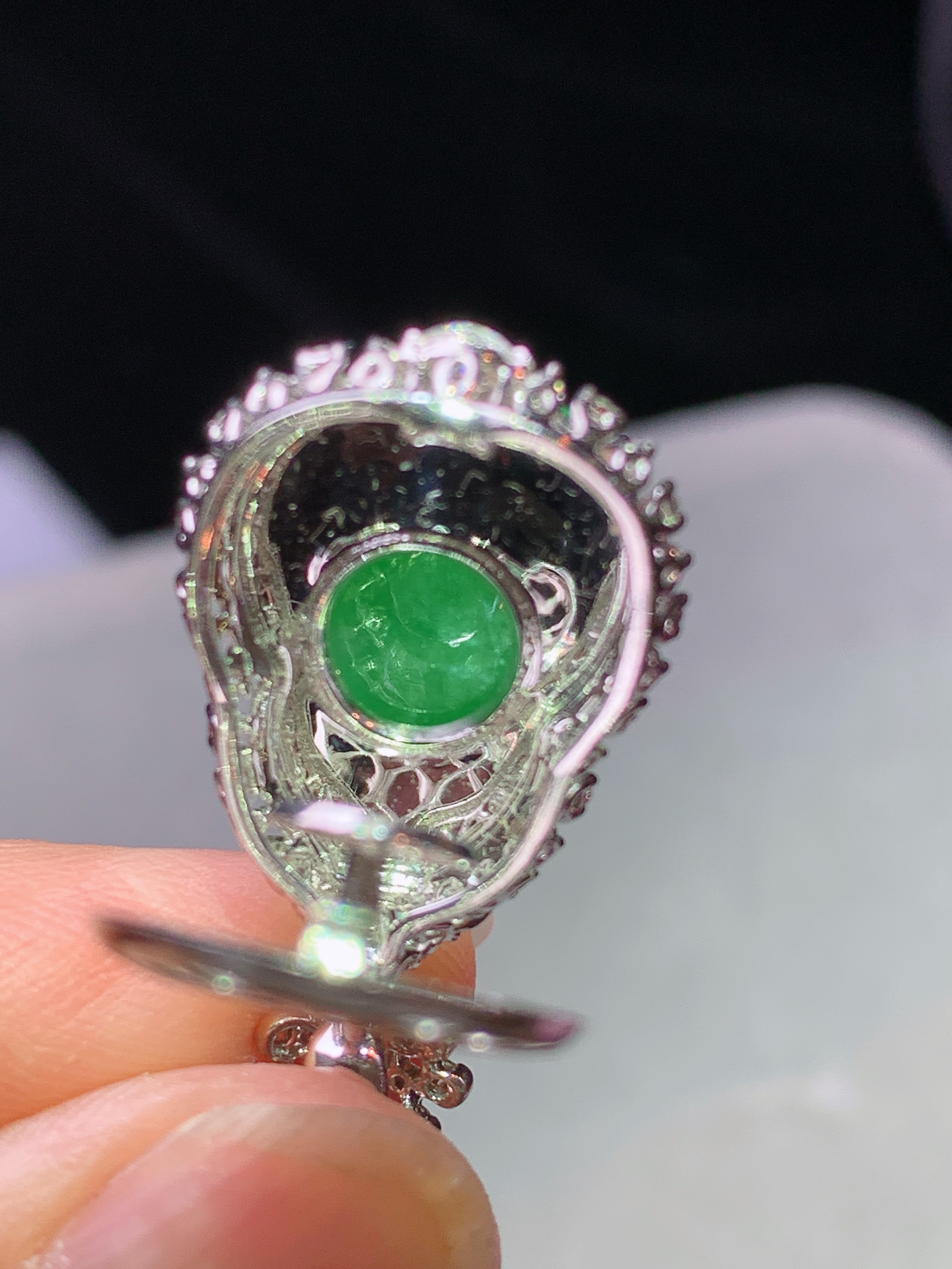 18k金钻镶嵌冰阳绿葫芦吊坠 玉质细腻 色泽艳丽清新 水润亮眼 整体尺寸28*15.2*9j3