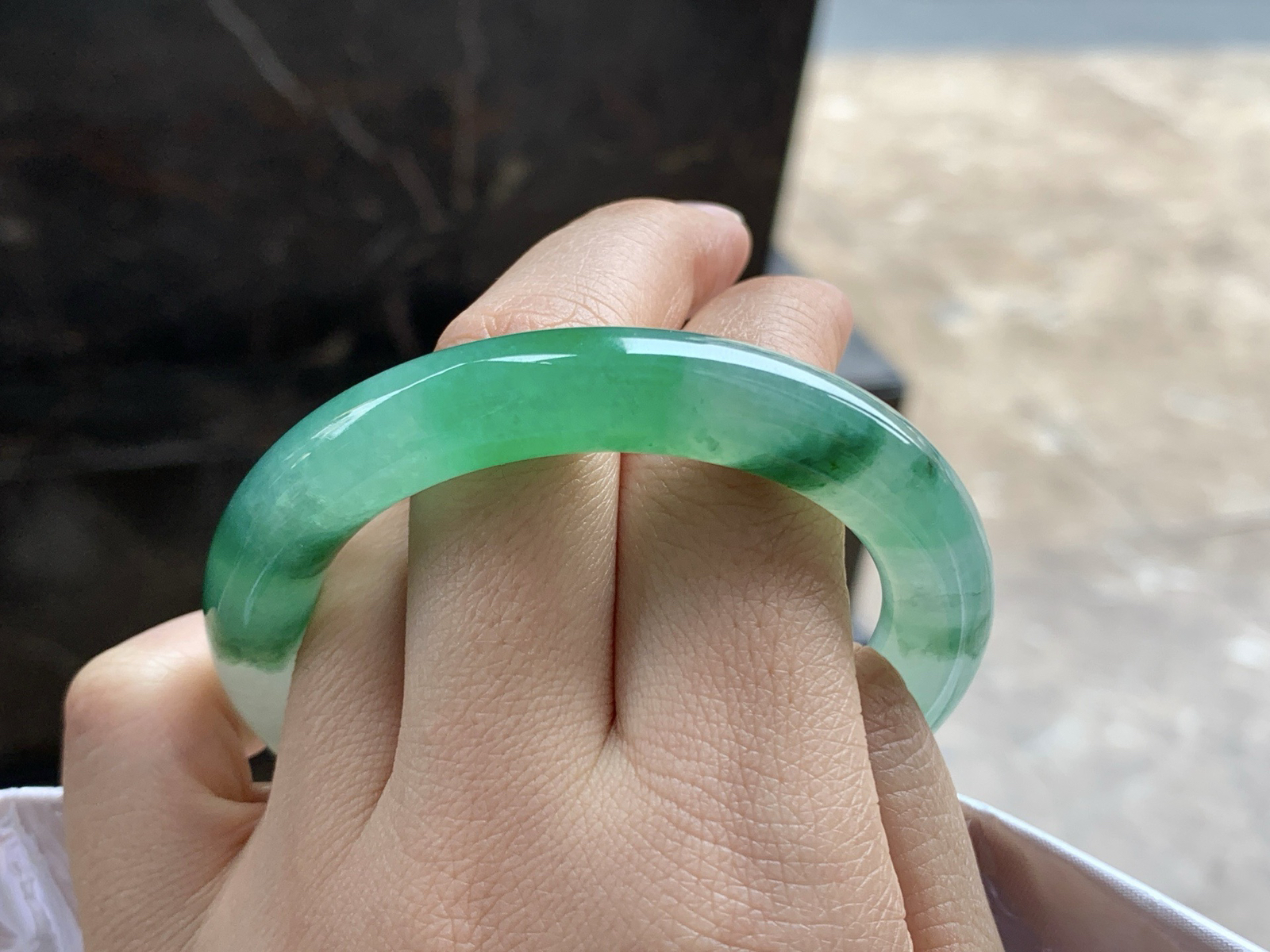 50-9.7

冰绿圆条手镯^_^种水好 鲜艳