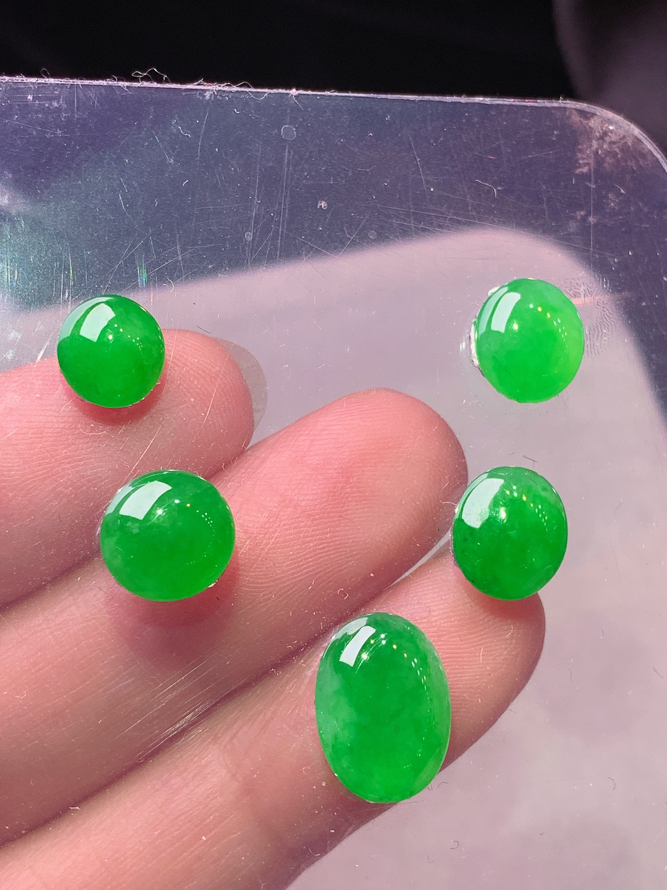 镶嵌款 冰阳绿蛋面一手 玉质细腻 色泽艳丽清新 水润亮眼 整体尺寸11.8*8.8*4.2j3