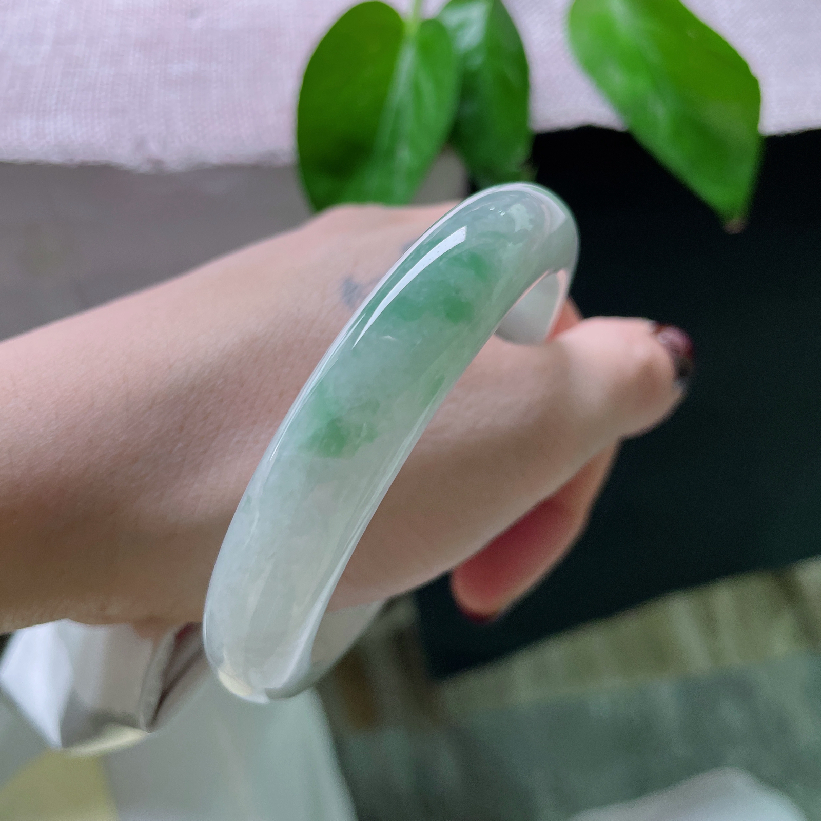 57/12.1/8.4，飘花正圈，水头好，种老，色融于底，清新化开。棉线..