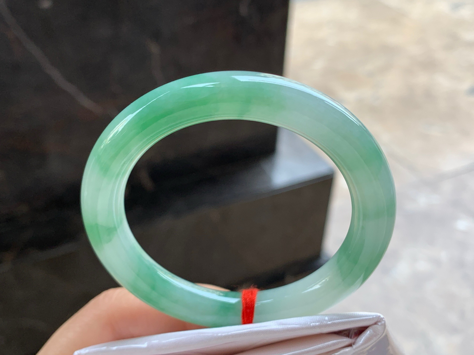 52-9.7

绿花圆条手镯^_^细腻