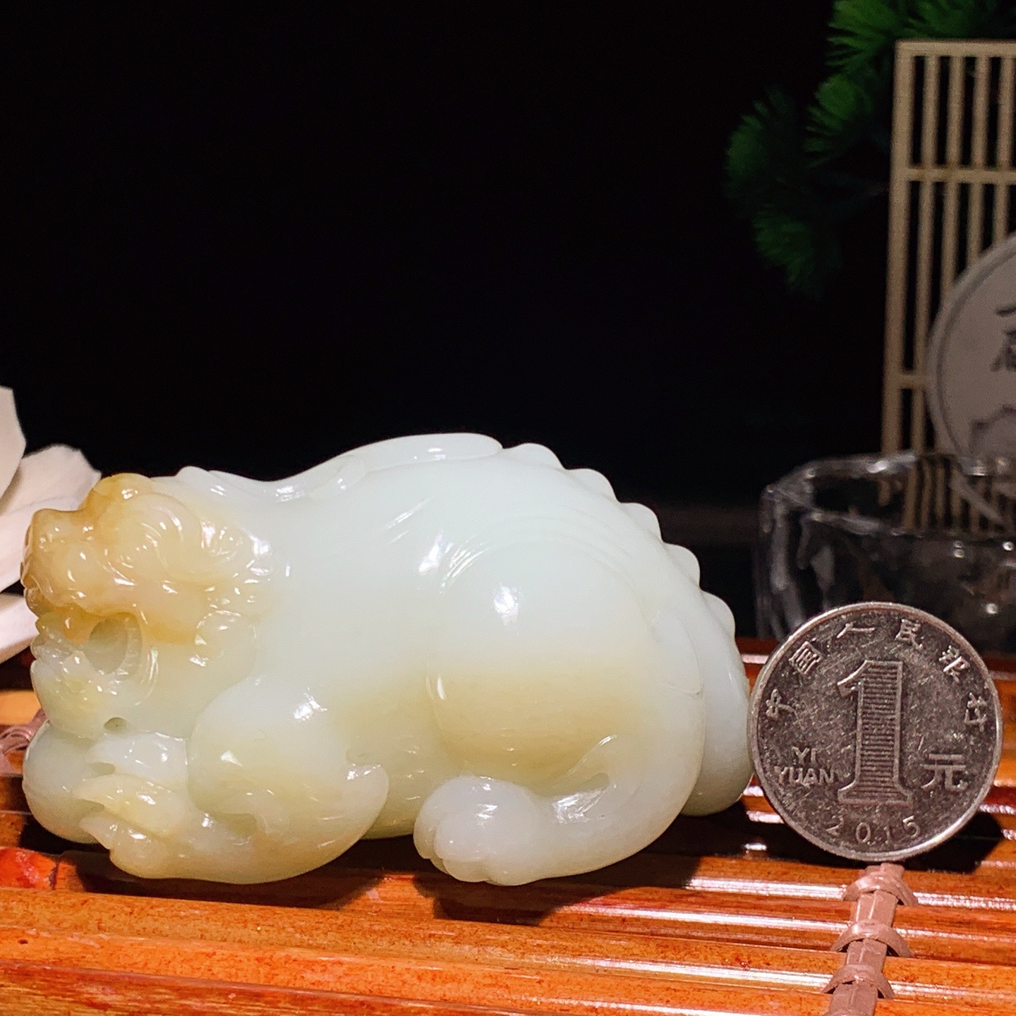 新疆和田玉且末糖貔貅把件！尺寸71/42/40重184克。玉质细腻油润。手推出油。佩戴高端典雅。lt260418
