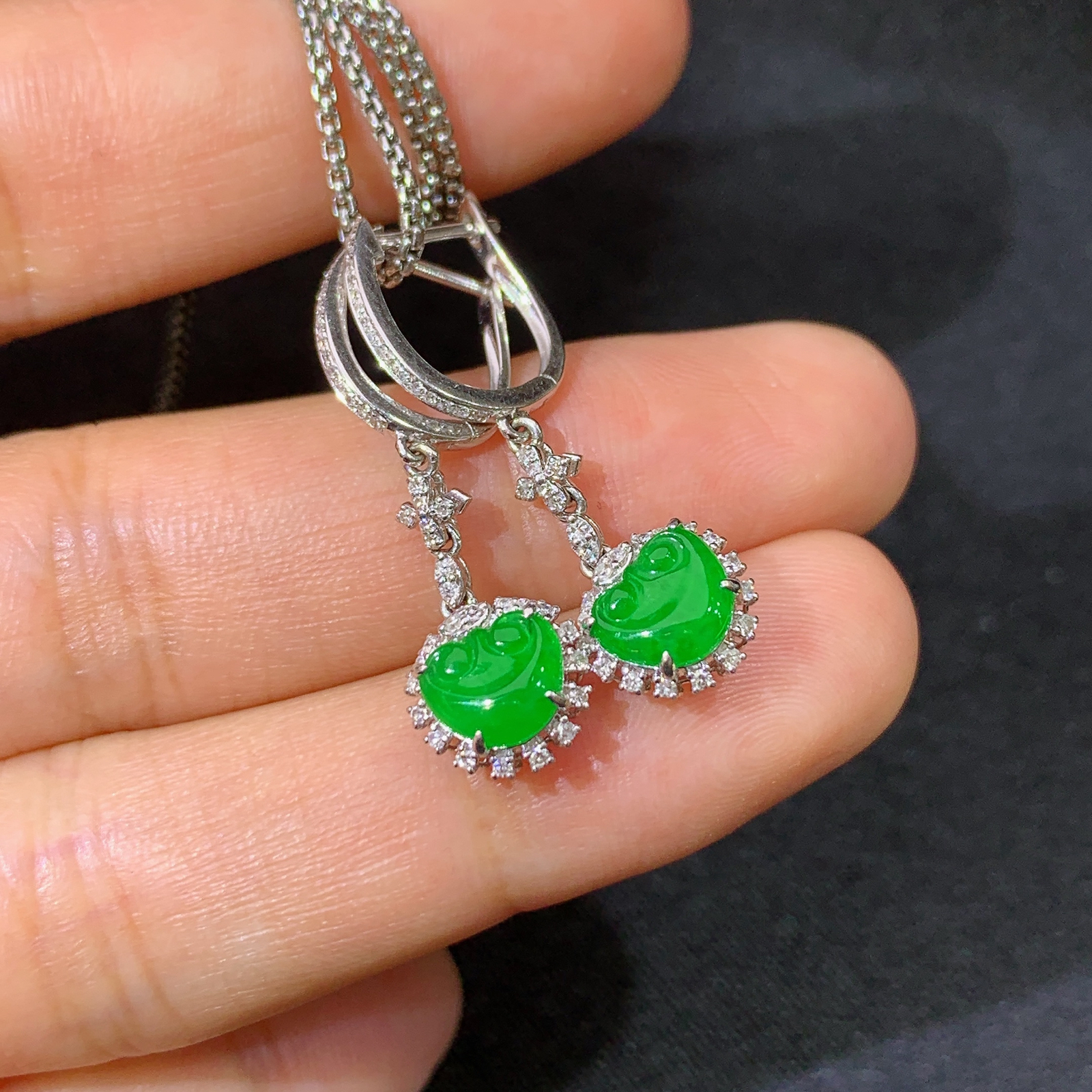 冰阳绿如意耳坠，18k金镶嵌，款式新颖，冰润色阳，种水足，Cr 尺寸4.7*6*2