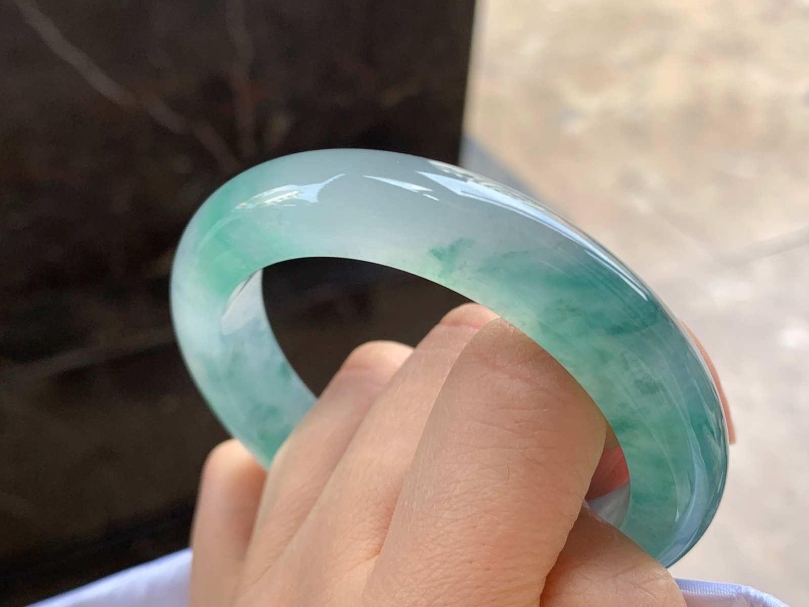 54-11.9-9.3

冰种飘花手镯^_^鲜艳