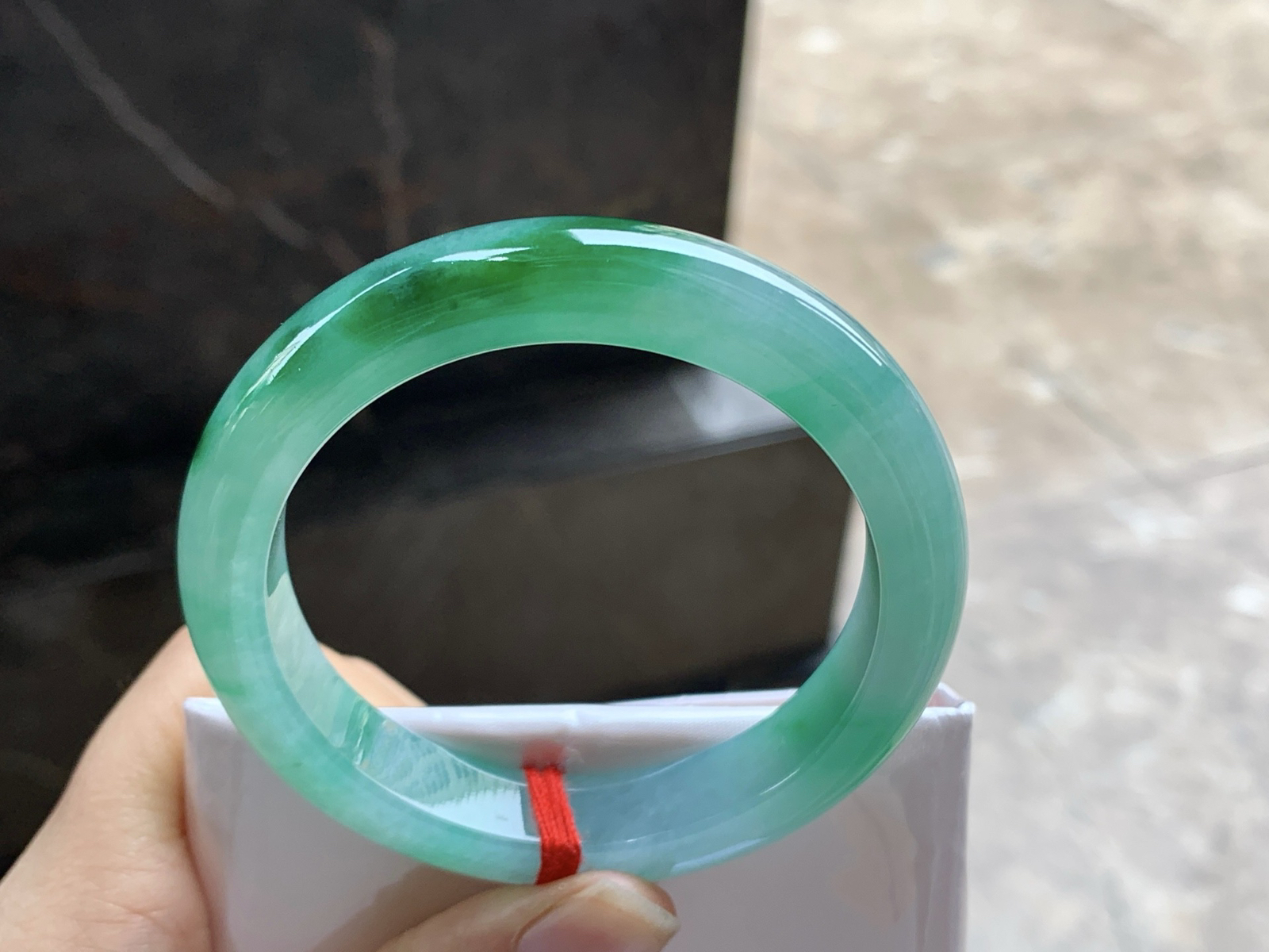 53.5-11.4-8.5

绿色手镯^_^鲜艳