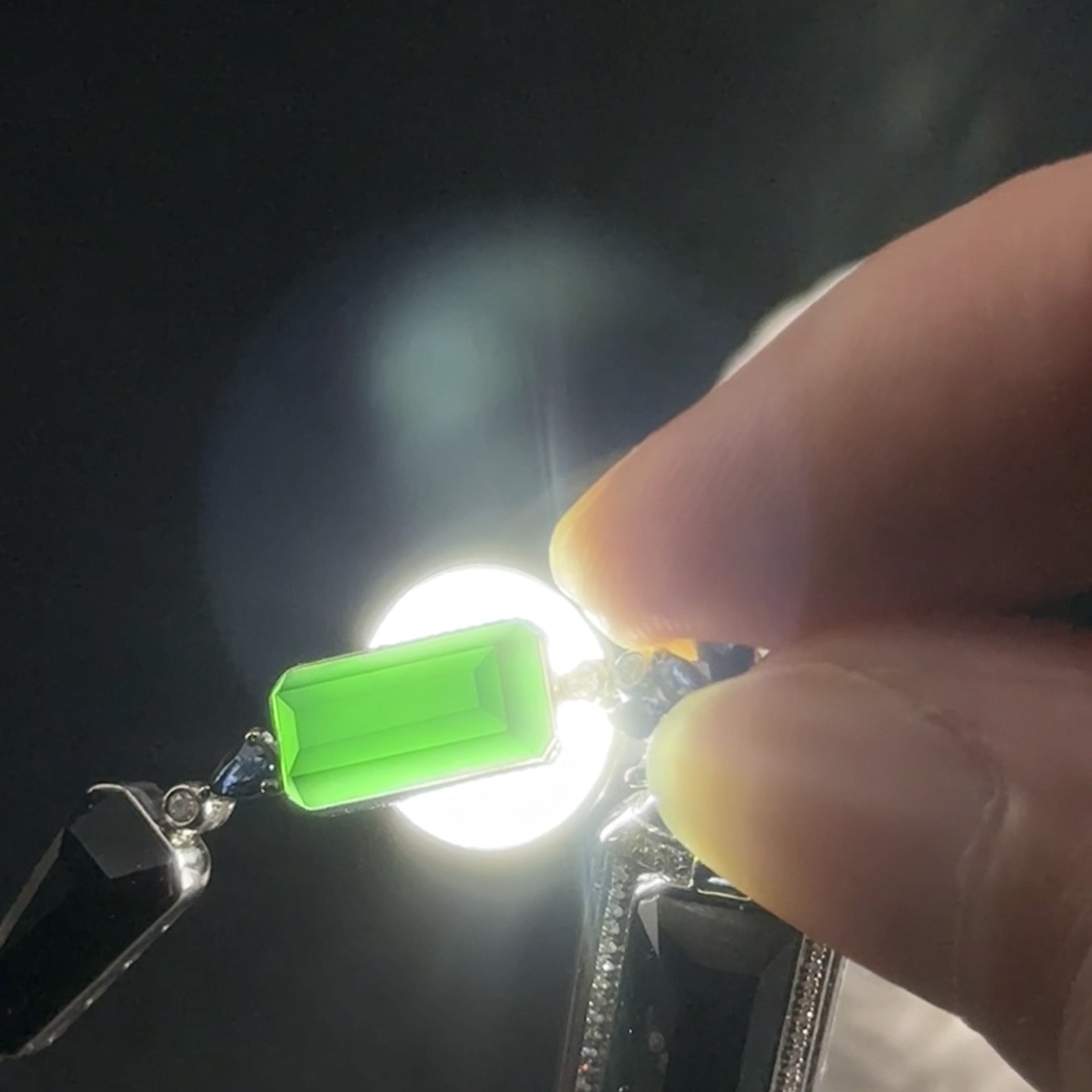 精品18k墨翠项链 种好色正 黑度极好 打灯通透 油性十足  尺寸22.9