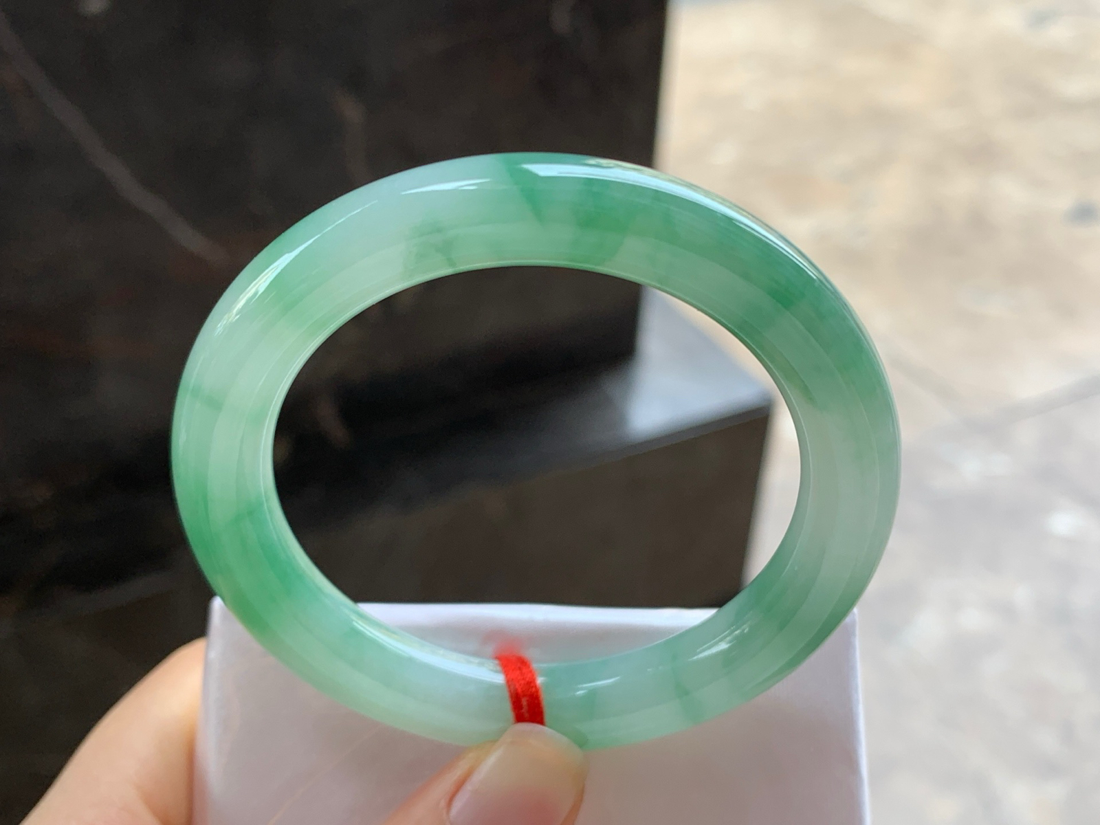 52-9.7

绿花圆条手镯^_^细腻