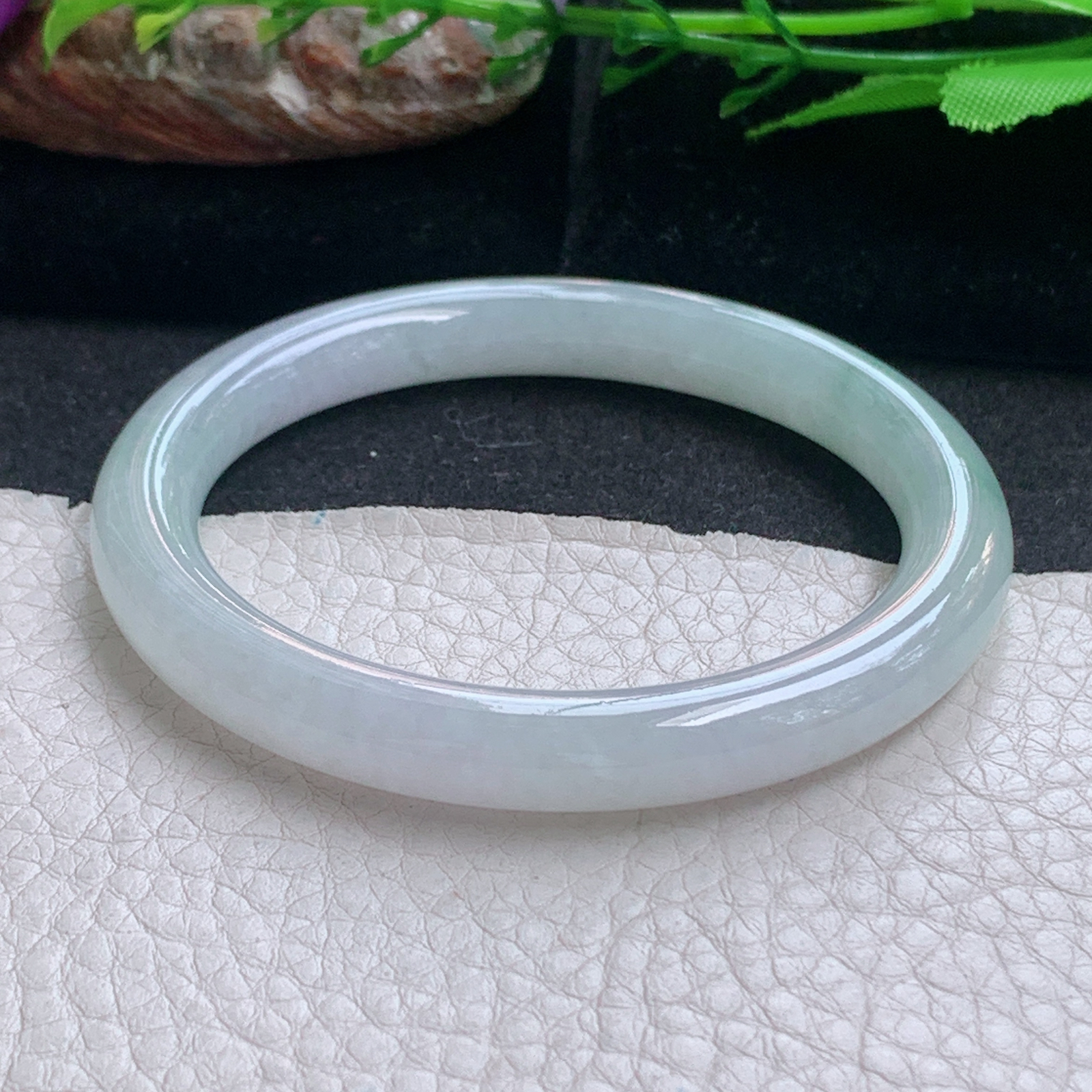 n实拍54.5*8.2美人镯 天然缅甸翡翠a货手镯飘花水润圆条玉镯子