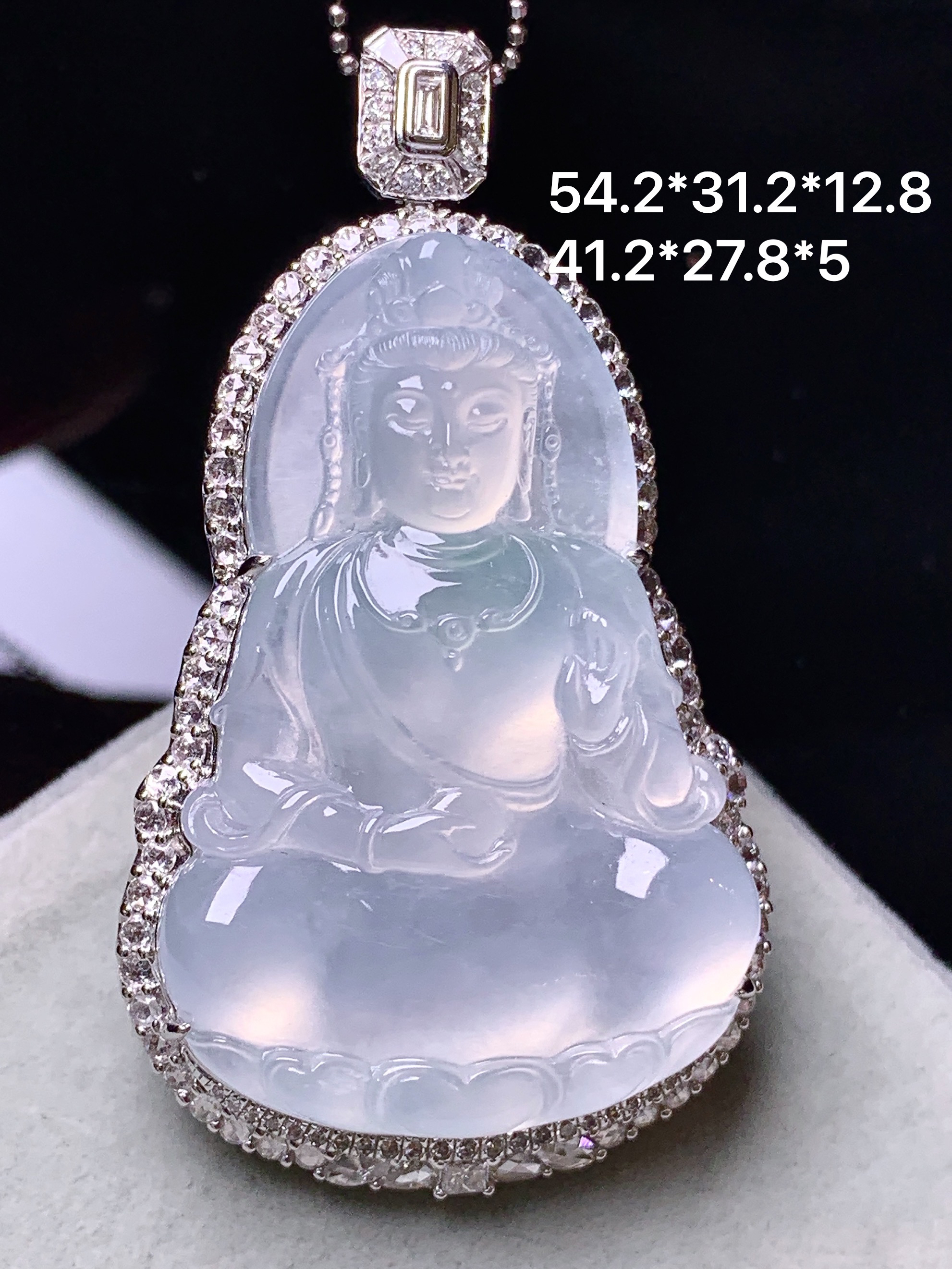 18k金钻镶嵌冰种观音菩萨吊坠 玉质细腻 色泽艳丽清新 水润亮眼 整体尺寸54.2*31.2*12.8b7