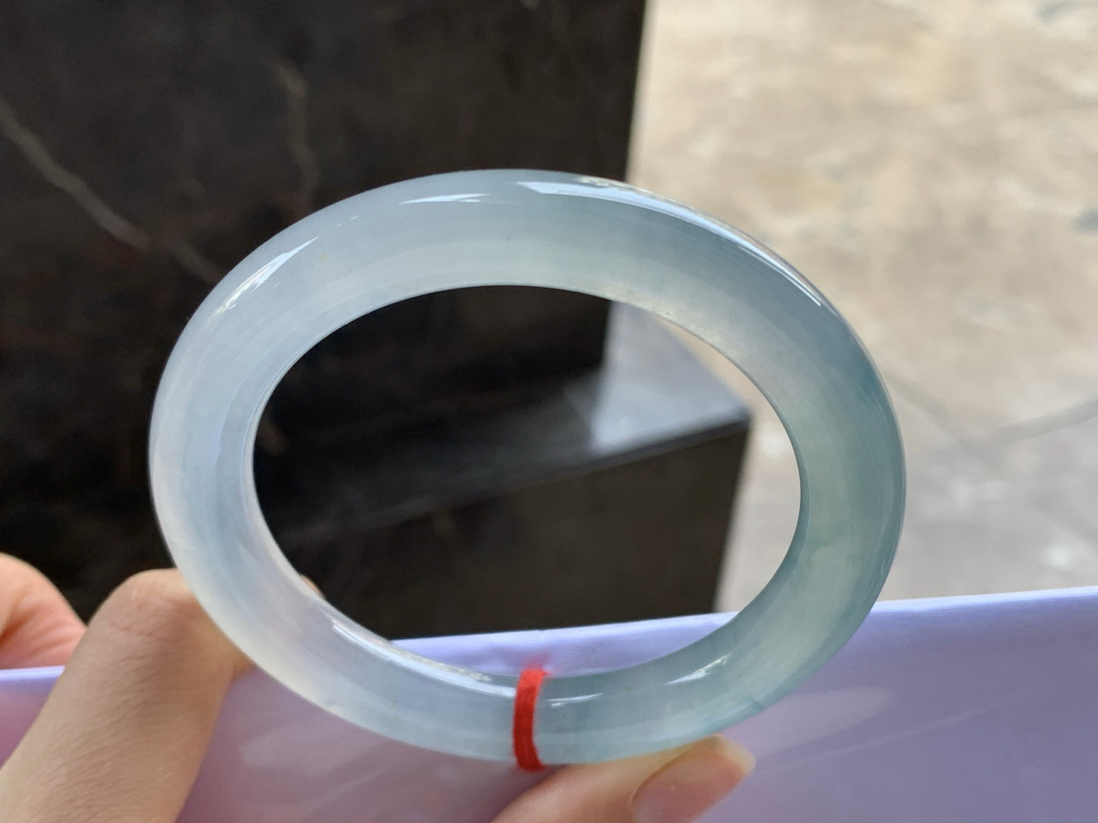 57-10

冰蓝水圆条手镯^_^清透