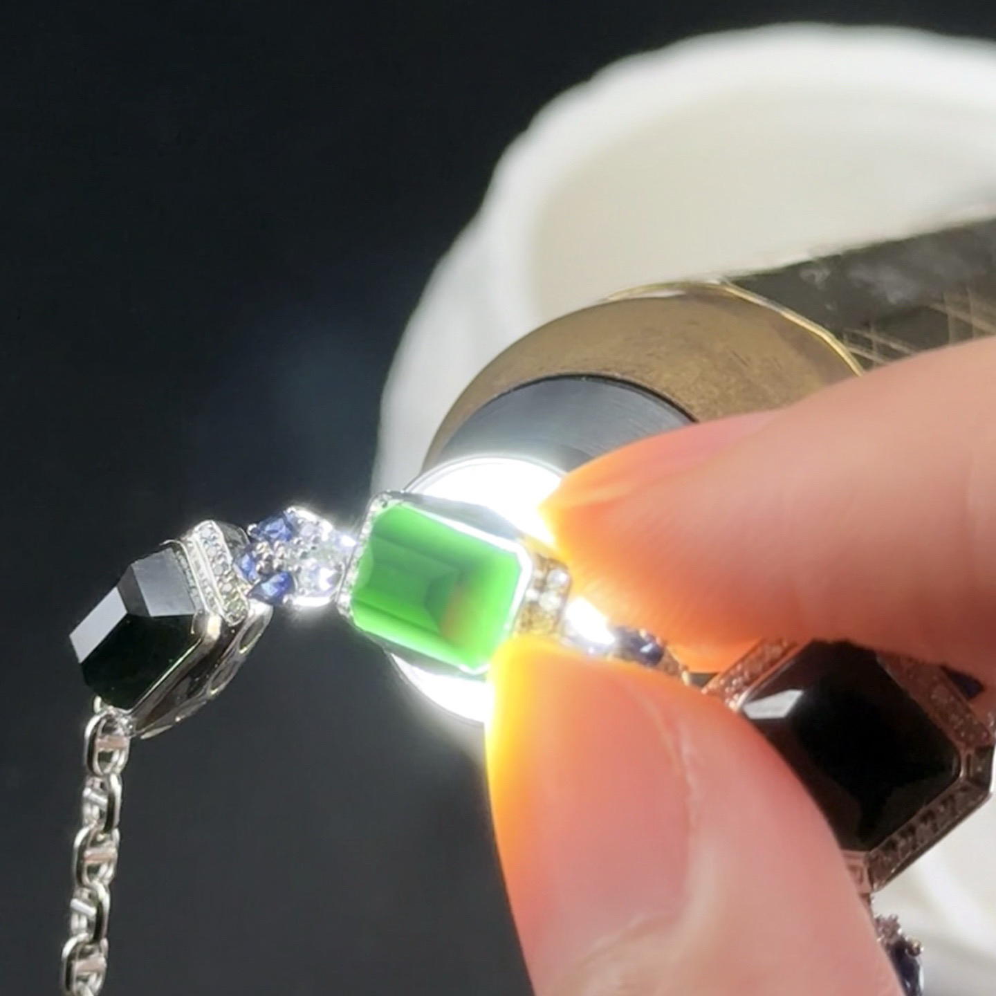 精品18k墨翠项链 种好色正 黑度极好 打灯通透 油性十足  尺寸10.5