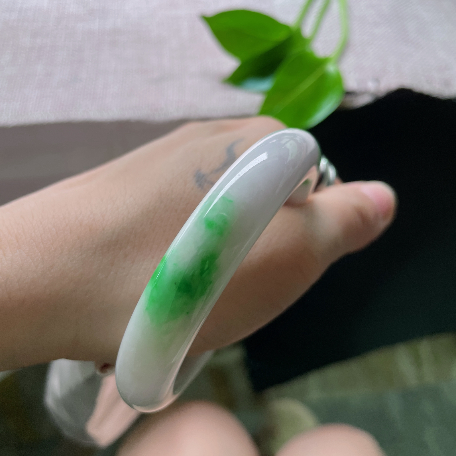 55.9/12.3/8.8，飘绿正圈，水润，细腻，优雅，点翠千金..