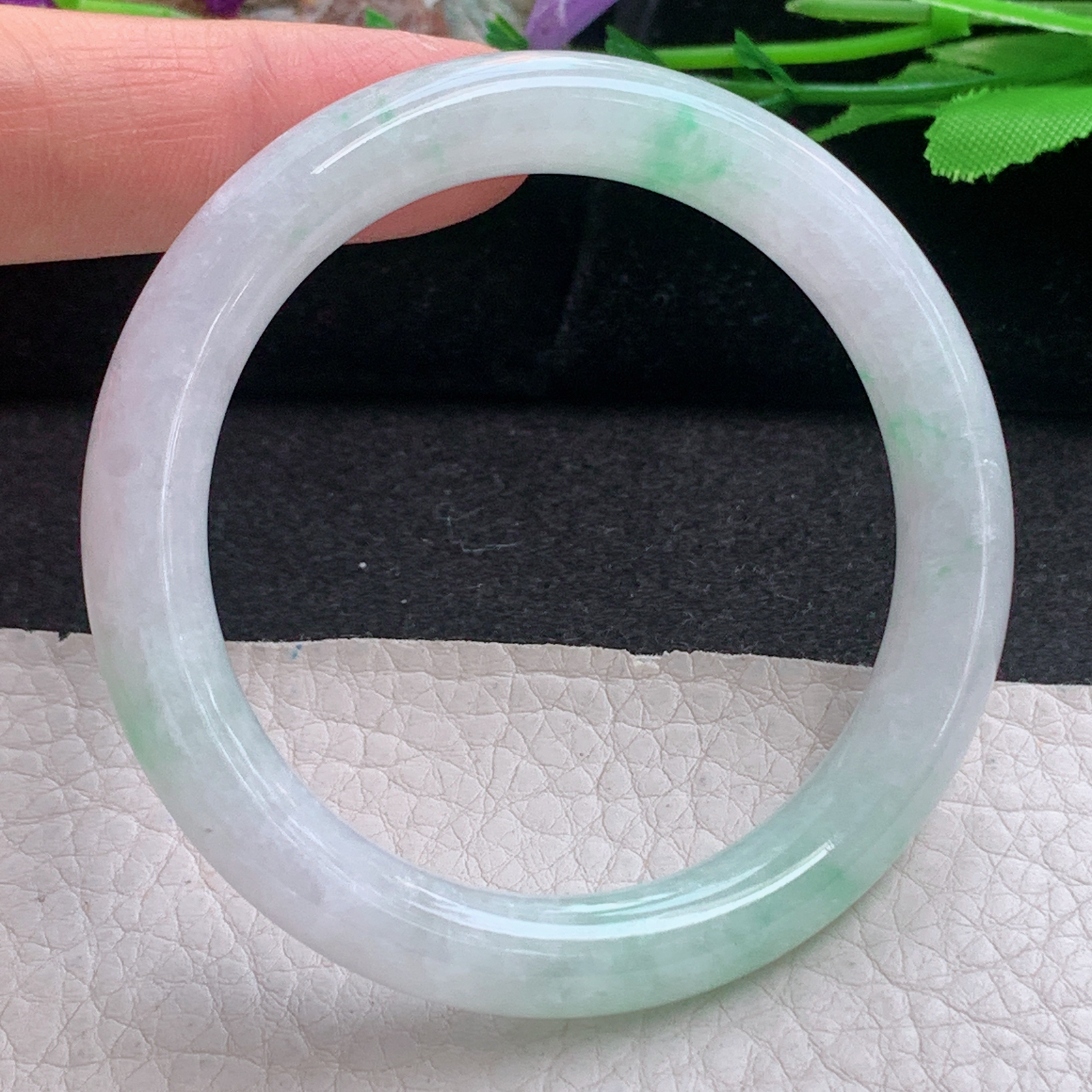 n小圈口52.5*9*8.6美人镯 天然缅甸翡翠a货手镯飘绿花水润圆条玉镯子