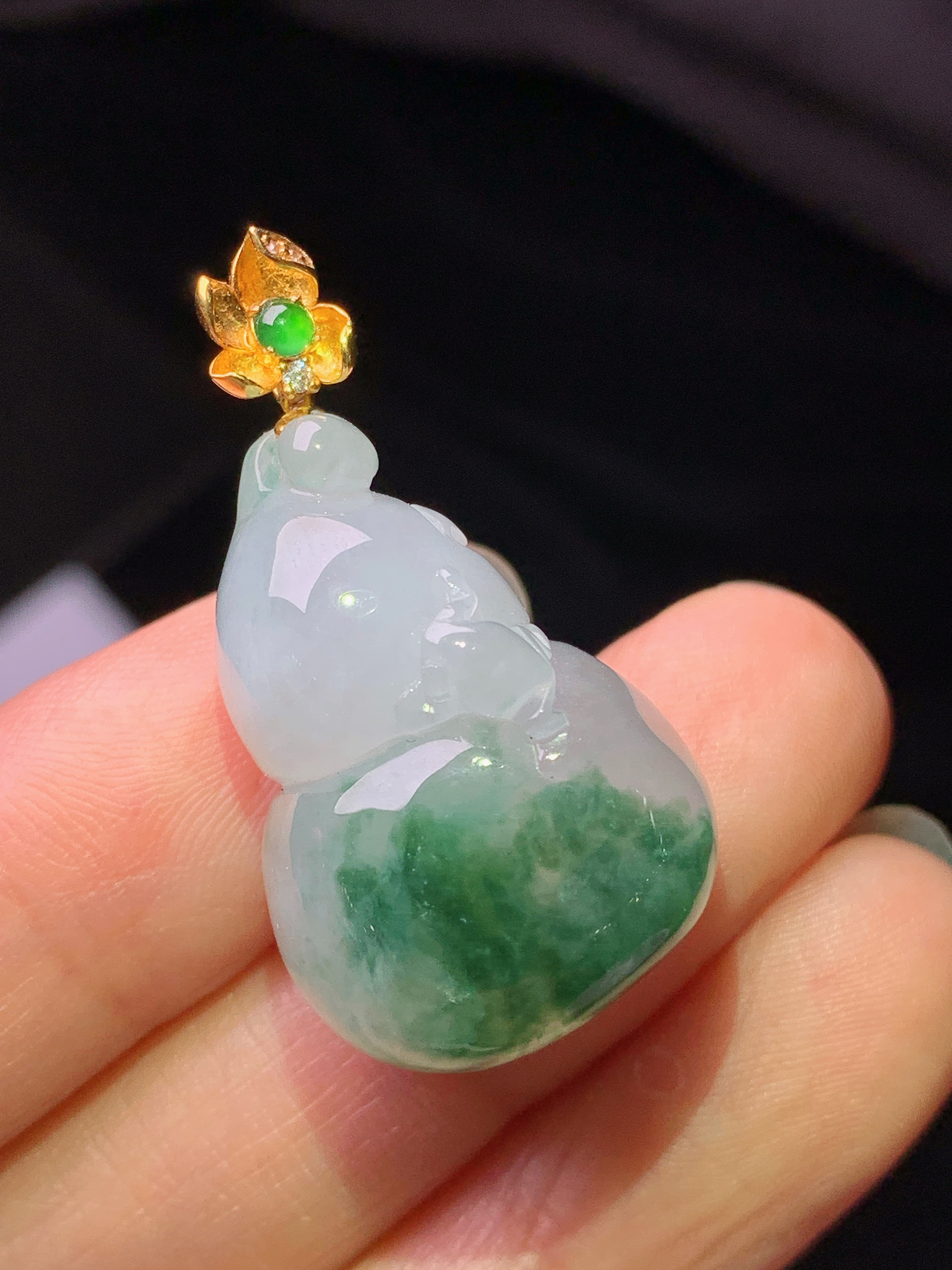 18k金镶嵌飘蓝花葫芦吊坠 玉质细腻 色泽艳丽清新 水润亮眼 整体尺寸32.5*17.6*12.5e