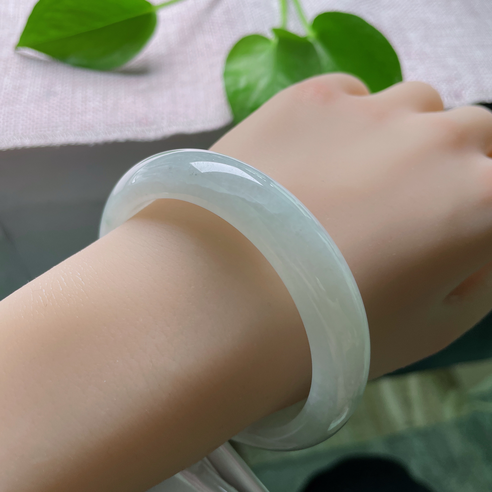 56.4/12.7/8淡绿底正圈，水润细腻，清馨，温柔大方，皮纹..