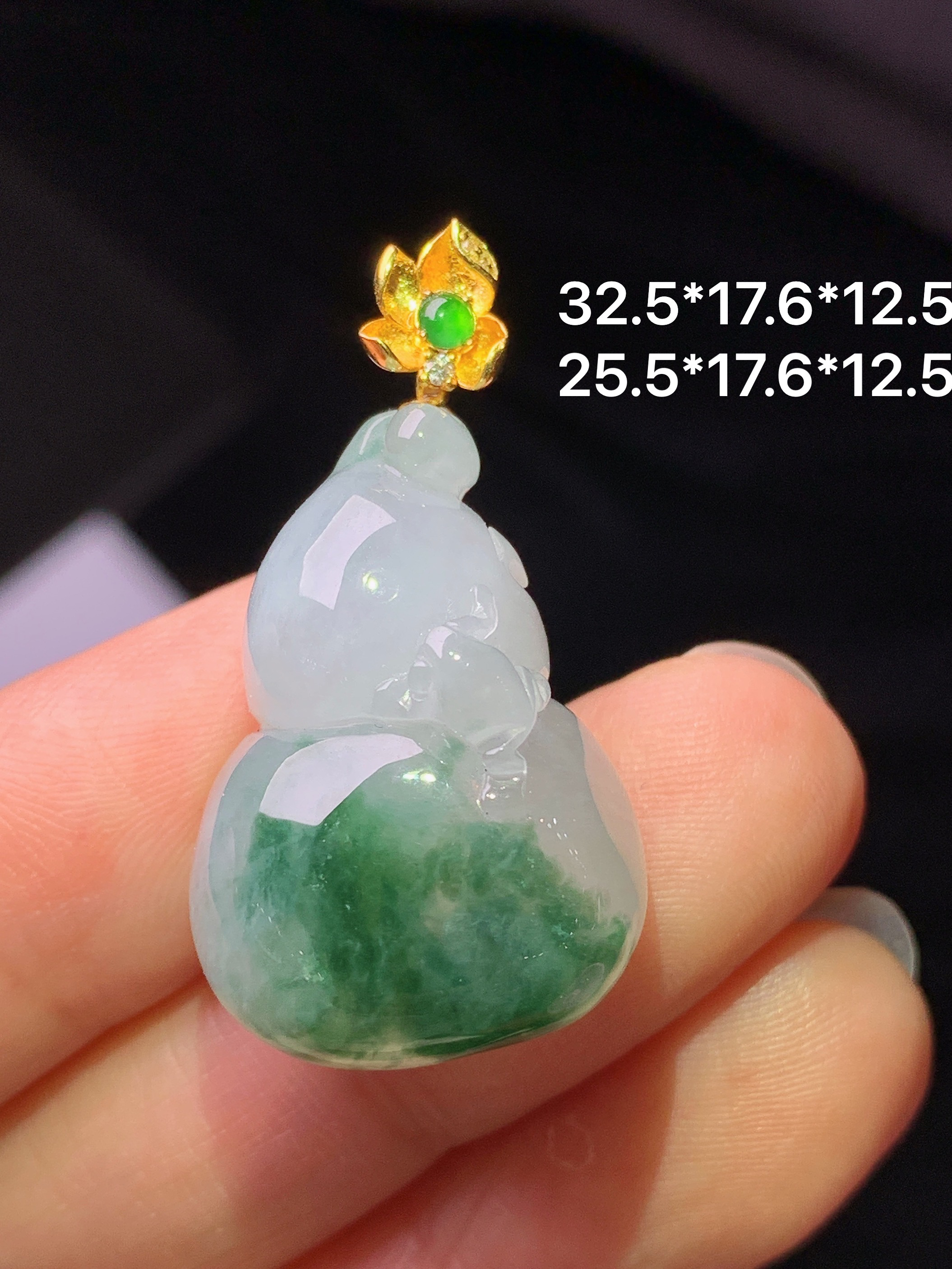 18k金镶嵌飘蓝花葫芦吊坠 玉质细腻 色泽艳丽清新 水润亮眼 整体尺寸32.5*17.6*12.5e1