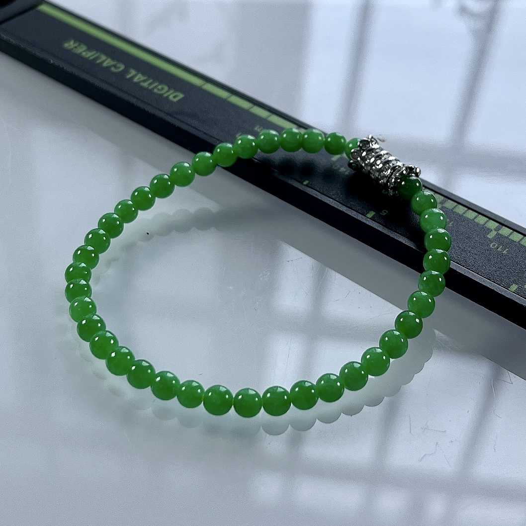 收藏级别，缅甸天然翡翠A货，卡4冰种起胶正阳绿小米珠小圆珠手串手链，尺寸：4mm/40颗，长度162mm，重量：5.77g
