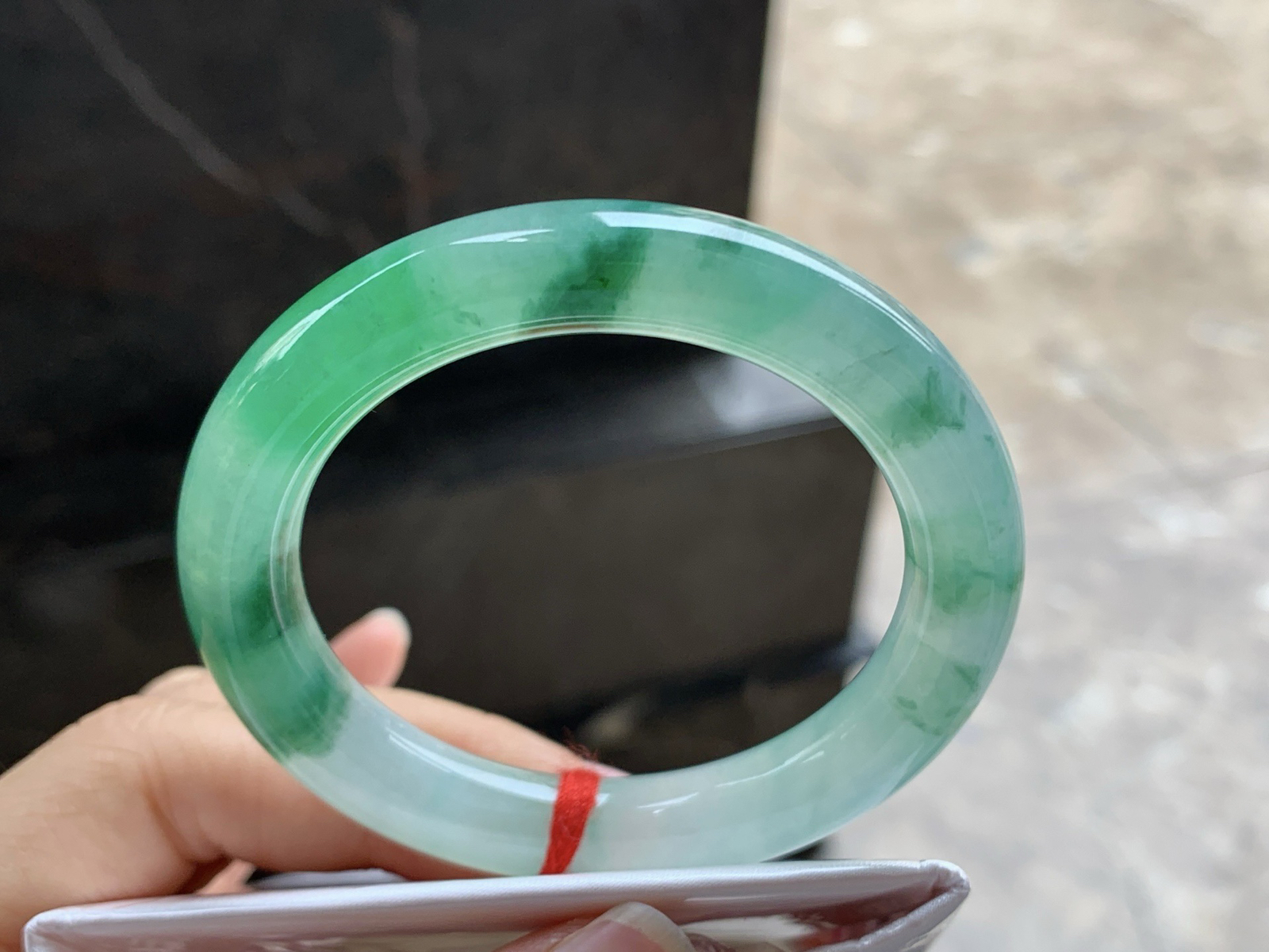 50-9.7

冰绿圆条手镯^_^种水好 鲜艳