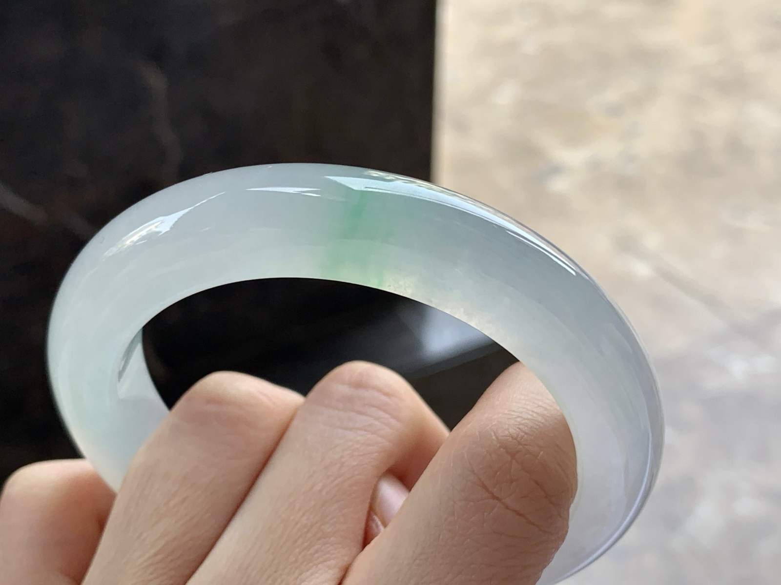 59-12-10

冰种飘绿手镯^_^种水冰透