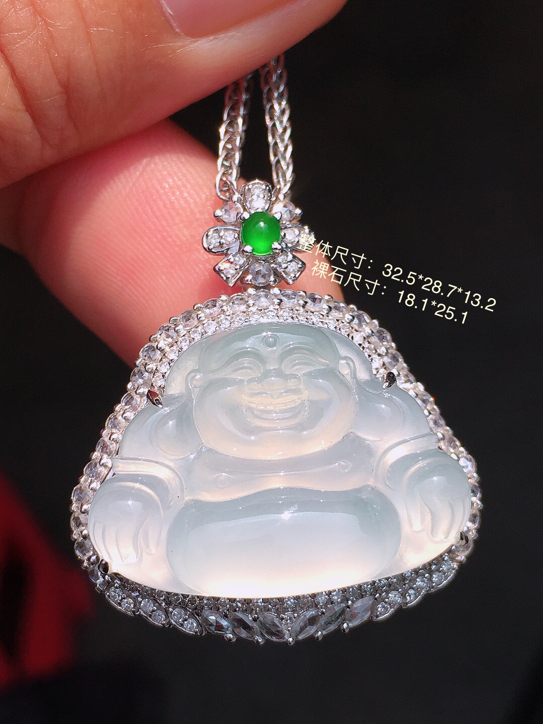 冰种佛公吊坠，玉质细腻，荧光感超
强，饱满圆润，尽显优雅气质，18k
金豪华镶嵌