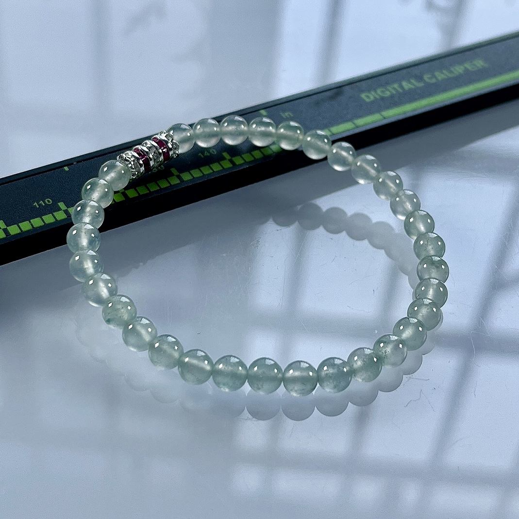 缅甸天然翡翠A货，卡5高冰种起光小圆珠手串手链，尺寸：5mm/32颗，长度165mm，重量：8.00