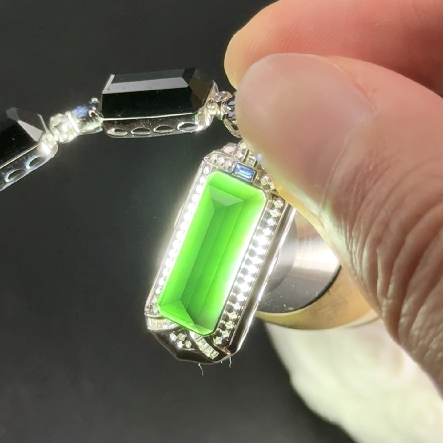 精品18k墨翠项链 种好色正 黑度极好 打灯通透 油性十足  尺寸22.9