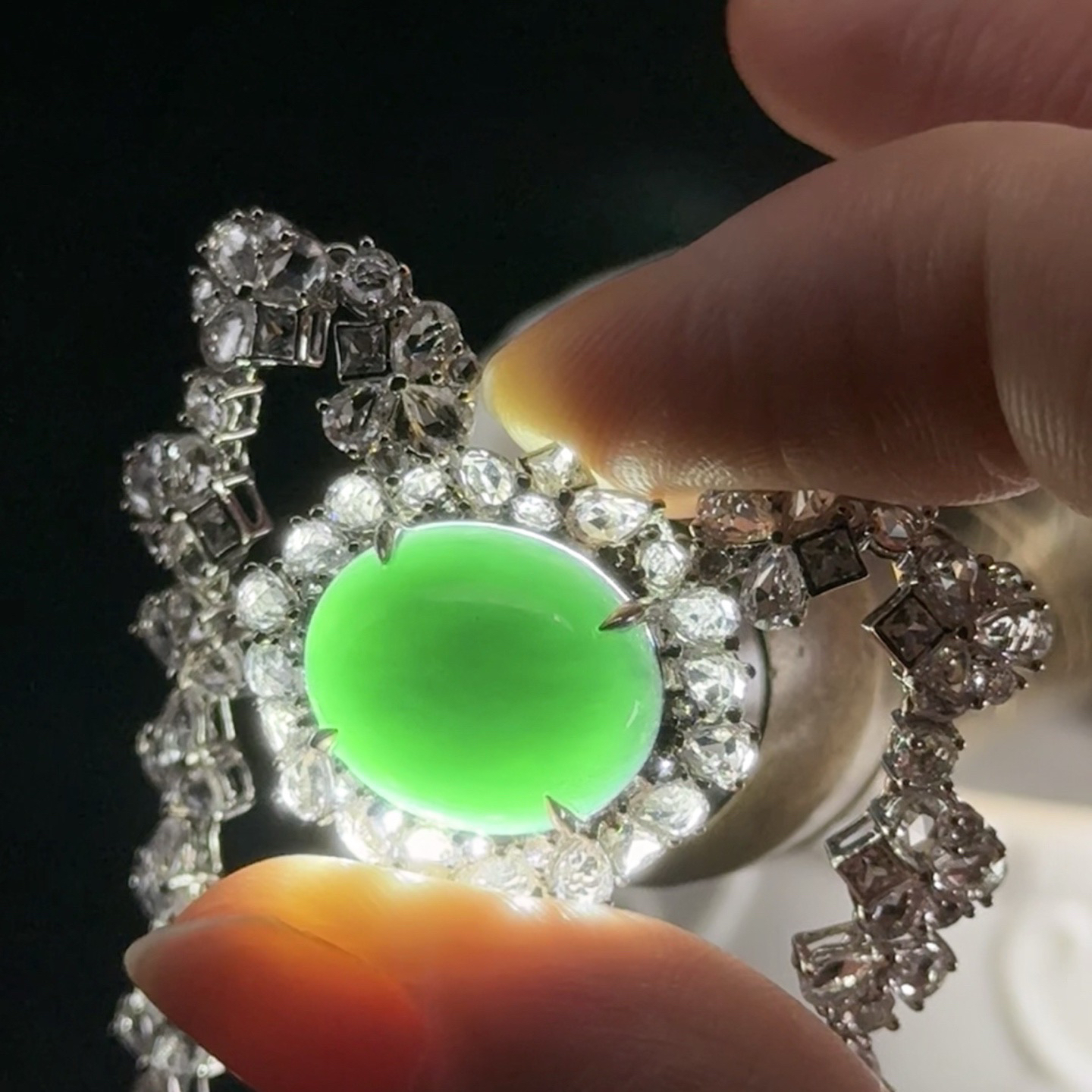 精品18k墨翠蛋面锁骨链 种好色正 重金豪镶 打灯通透 油性十足 尺寸15