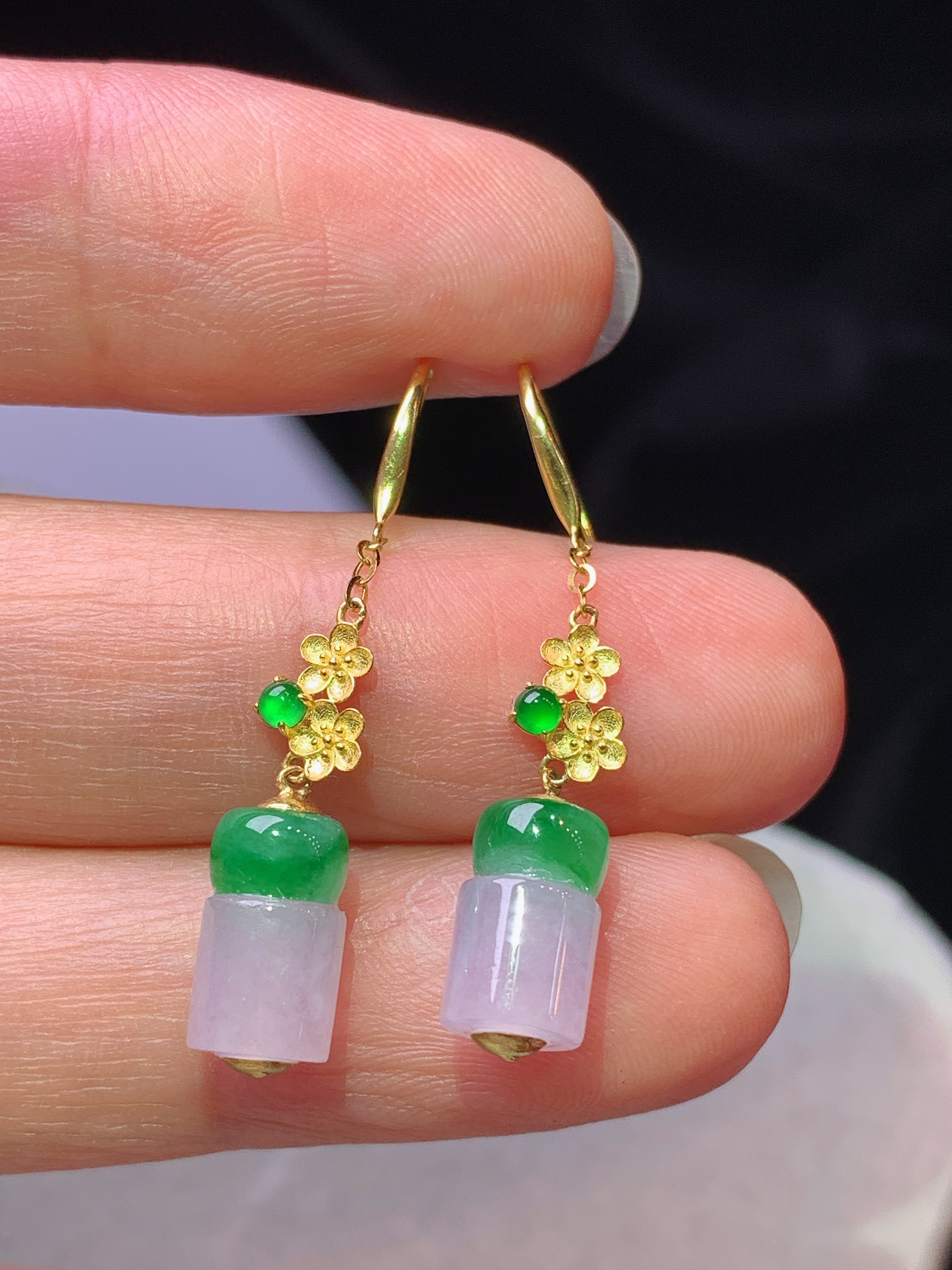 18k金镶嵌冰淡紫罗兰玉柱耳坠 玉质细腻 色泽艳丽清新 水润亮眼 整体尺寸33.6*9.5*5.6e1